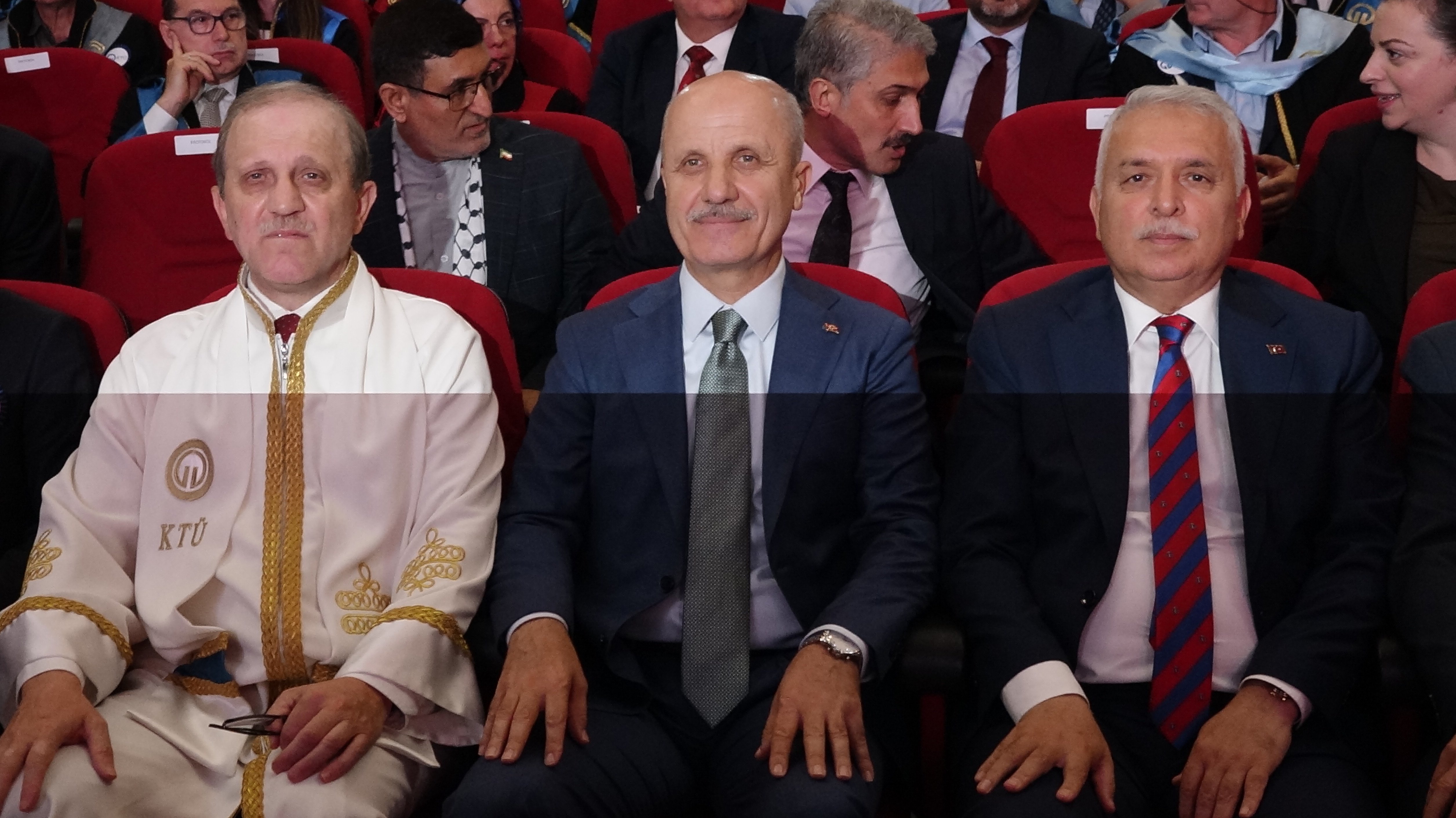 YÖK Başkanı Özvar konuşma yapıyor