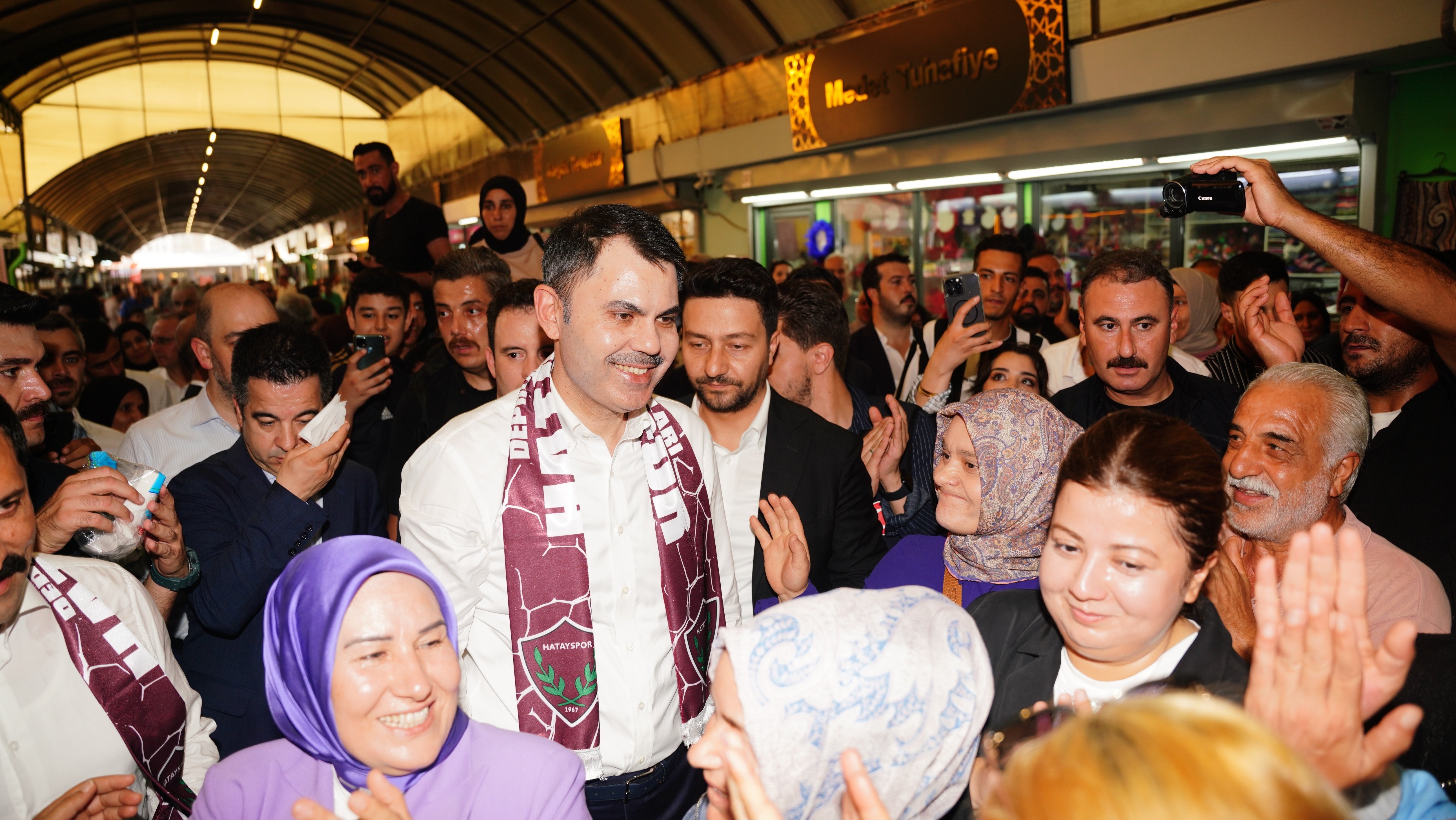 Bakan Murat Kurum depremzede aile ziyareti