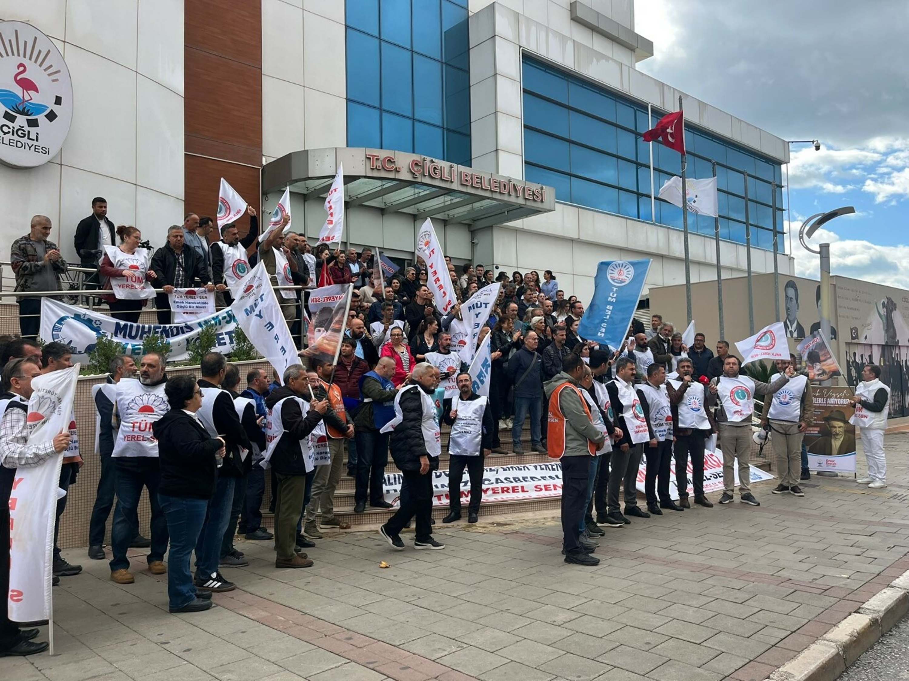 Çiğli Belediyesi memurları iş bırakma eylemi