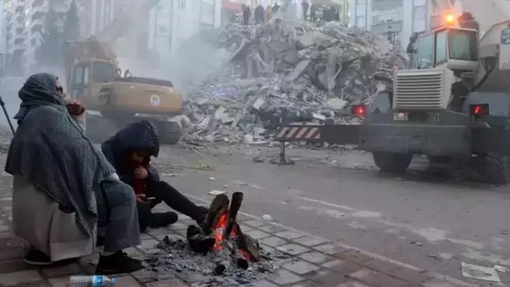 Alpargün Apartmanı enkazı