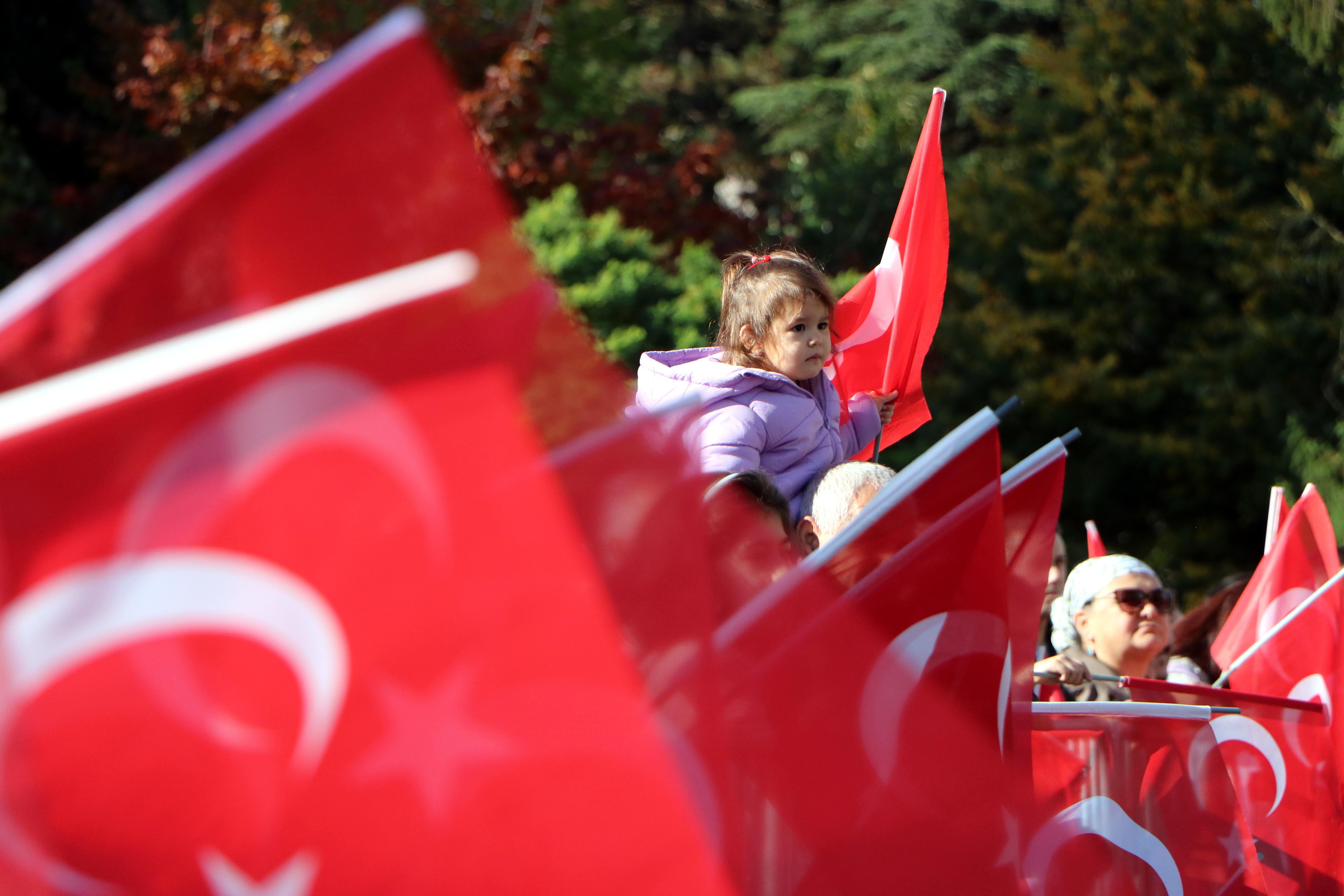 Bolu Komandolar And İçiyor