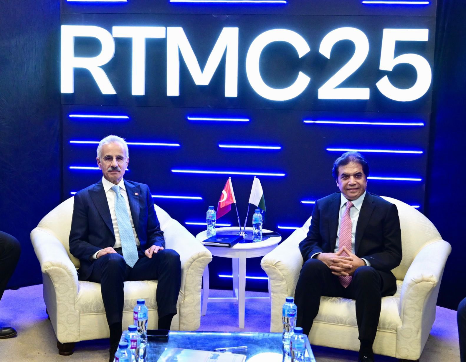 Bakan Uraloğlu Pakistan Federal Demiryolları Bakanı Abbasi