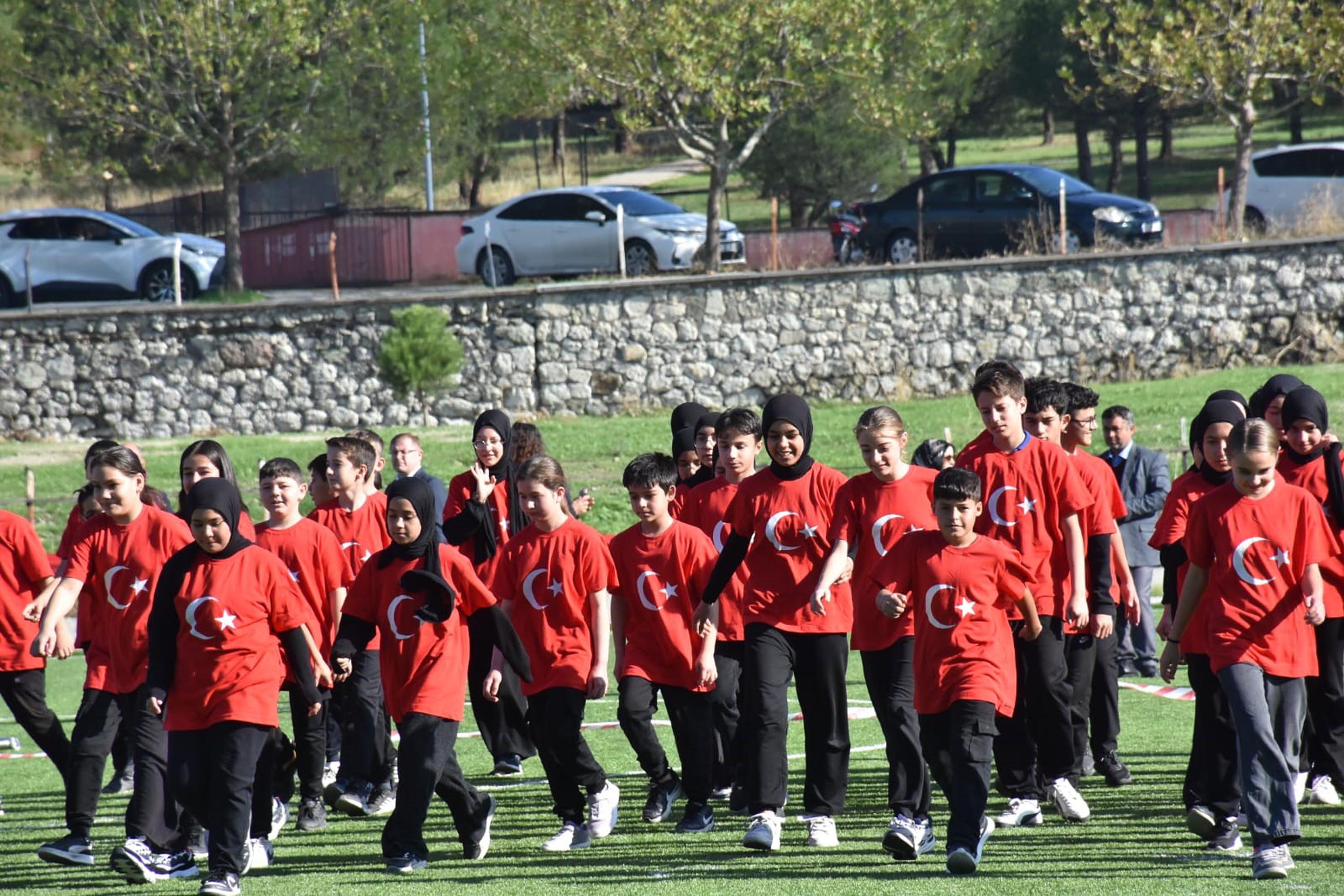 Sındırgı halkı Cumhuriyet kutlaması