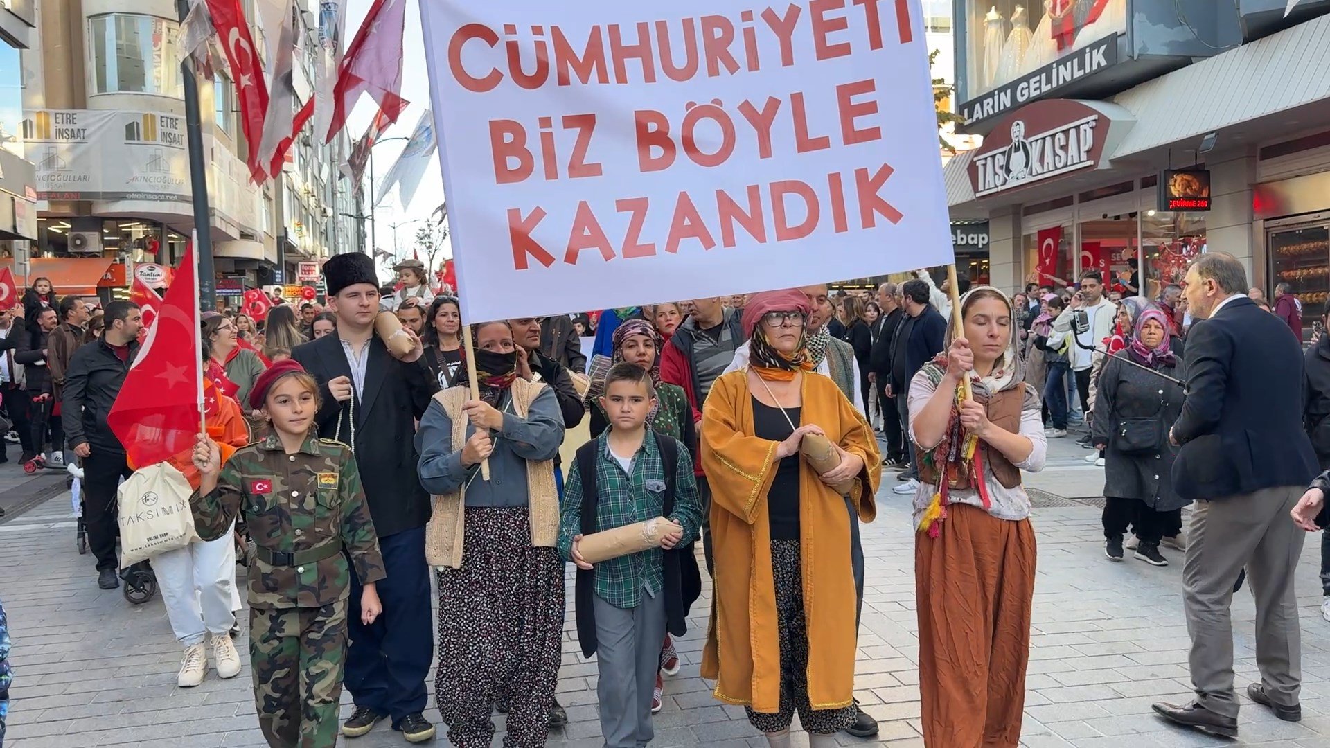 Cumhuriyet ilanı canlandırması