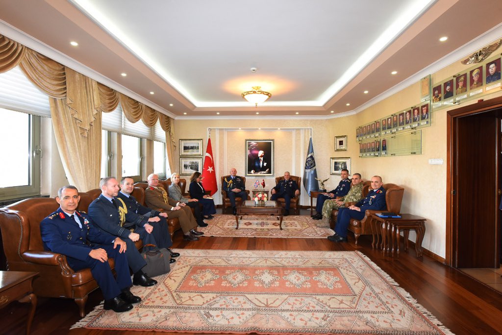 İngiltere Hava Kuvvetleri Komutanı Harv Smyth
