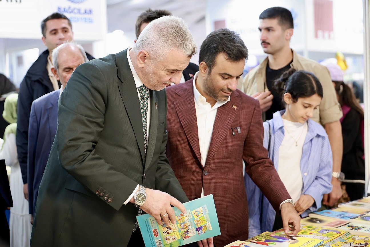 Bağcılar Kitap Fuarı Yavuz Bülent Bakiler