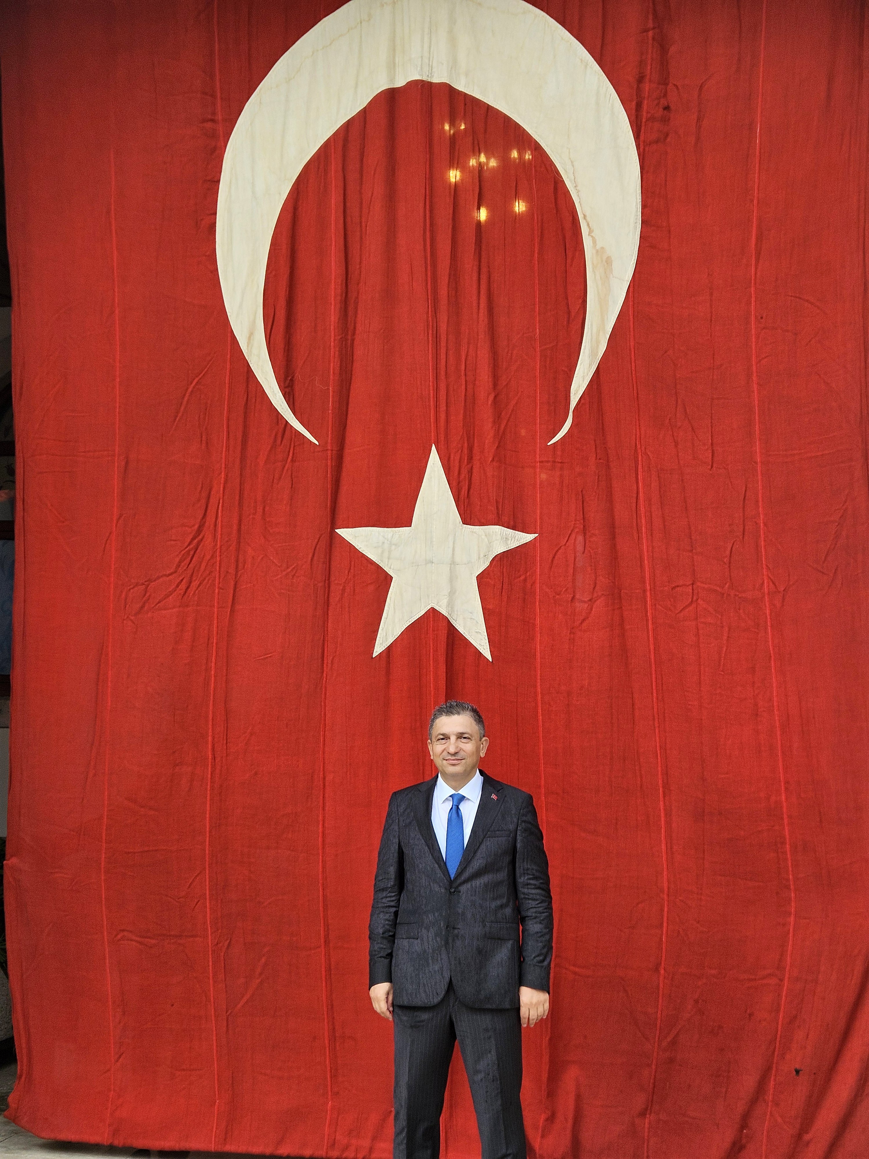 Vali Hulusi Şahin Tarihi Bayrak