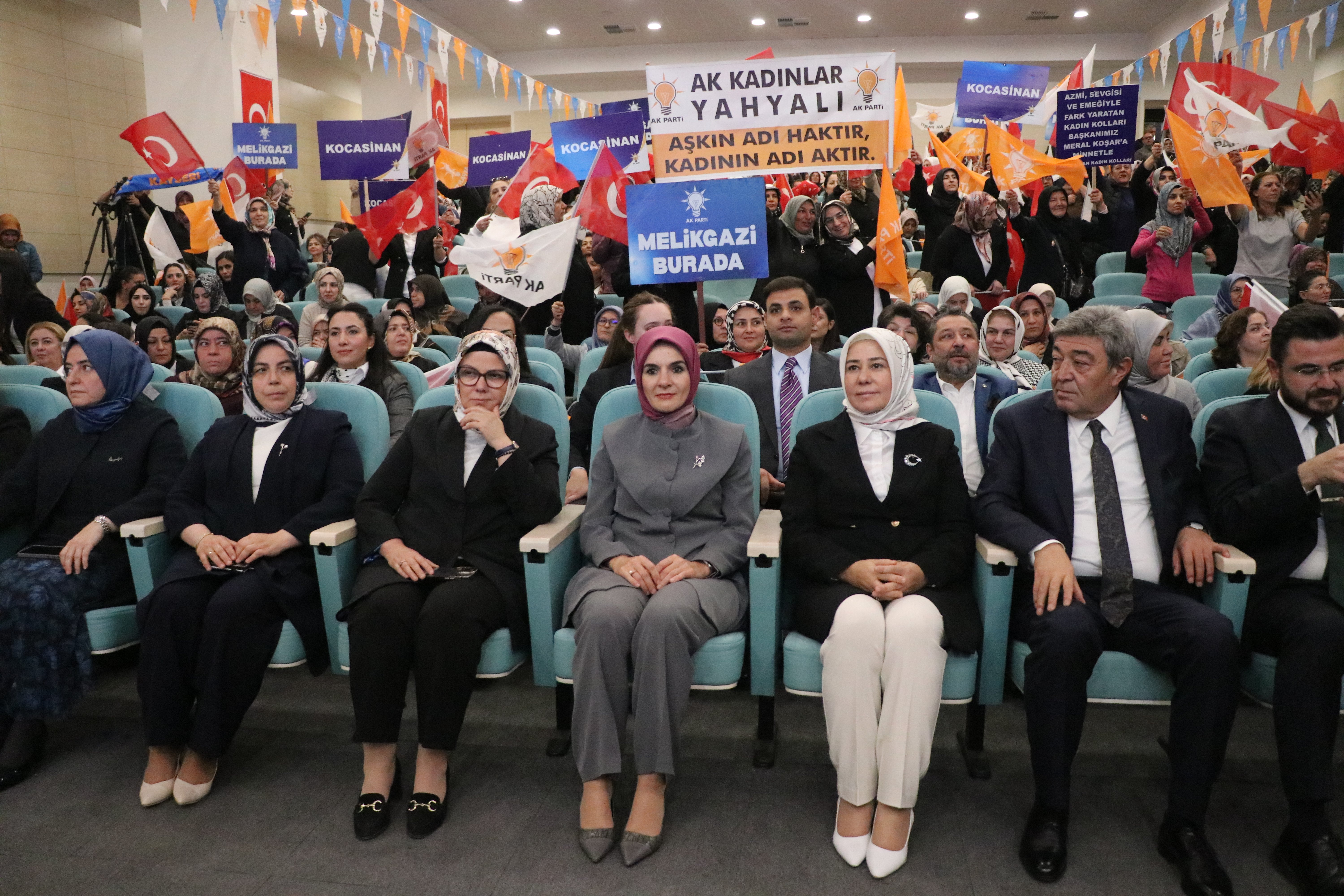 AK Parti kadın kolları toplantısı