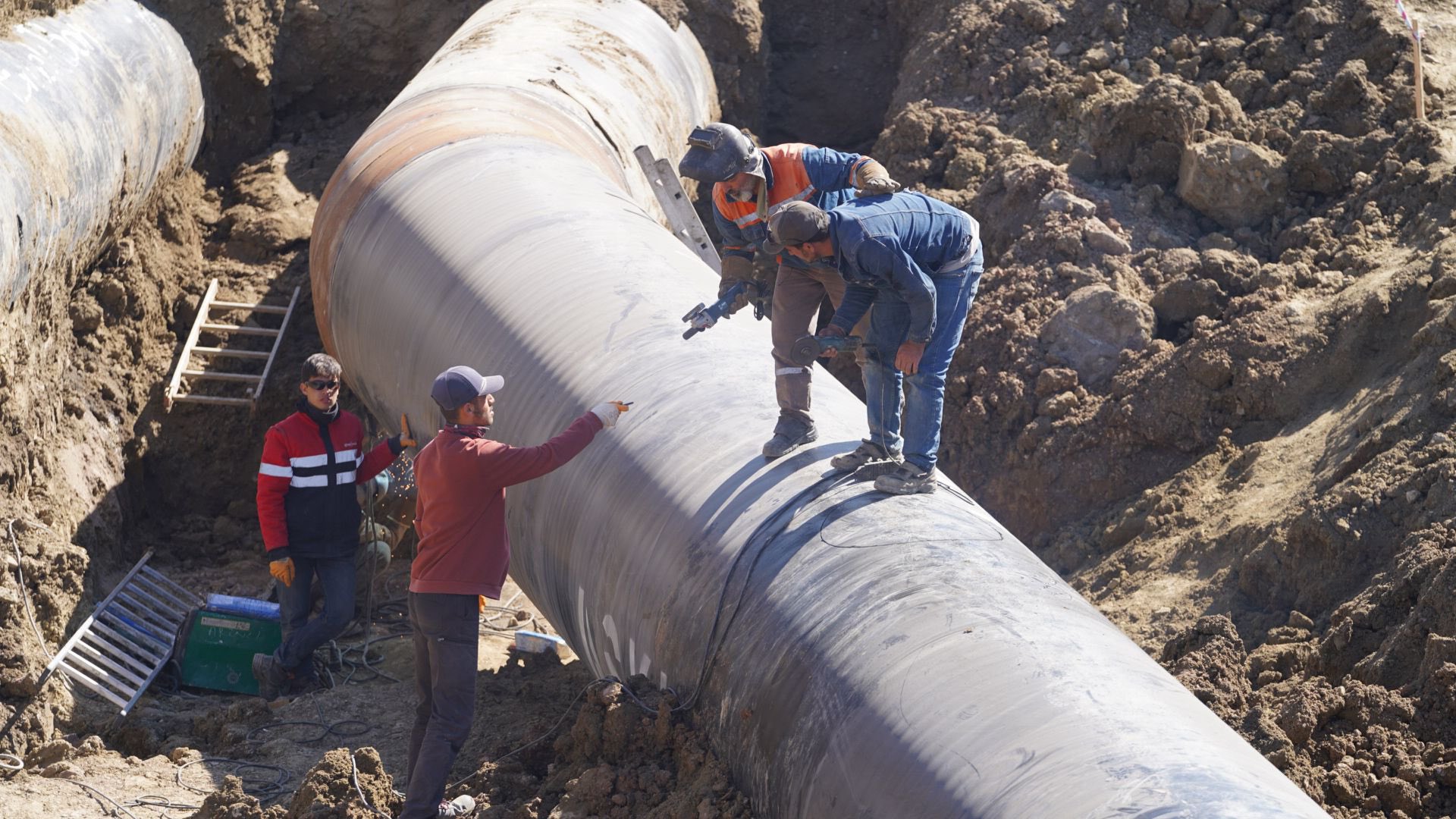 ASKİ ekipleri boru onarım çalışması