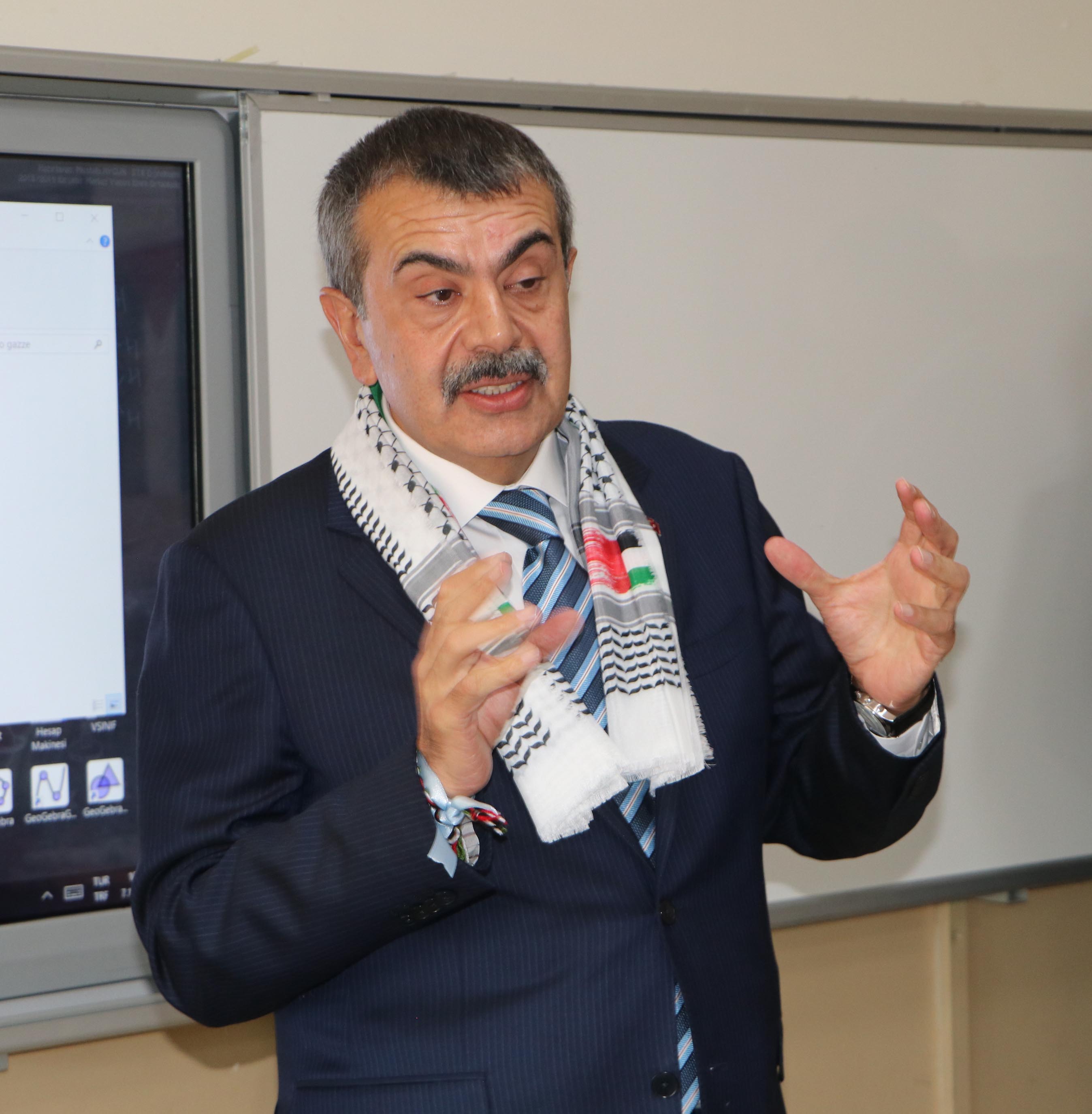 Bakan Tekin Konuşma Yapıyor