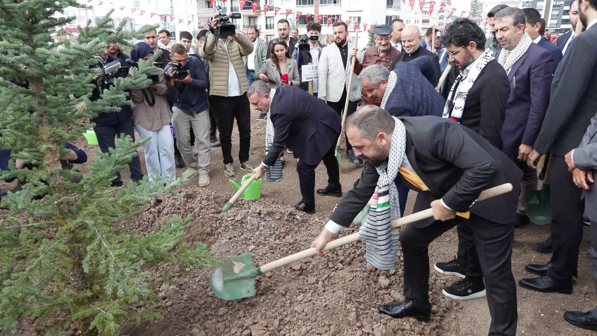 AK Parti Filistinli Gazeteciler Fidanlık