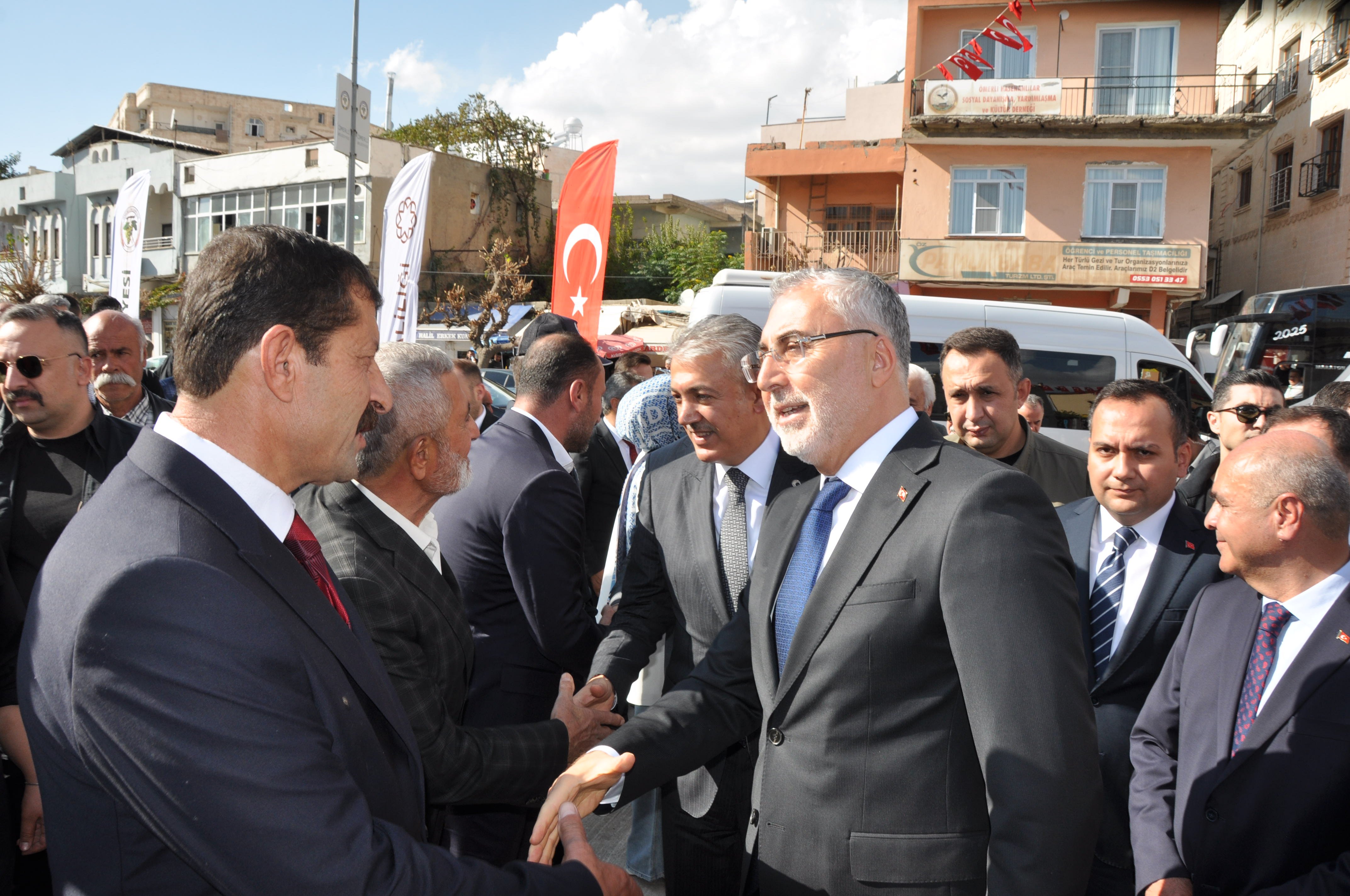 Bakan Işıkhan Protokol Üyeleriyle