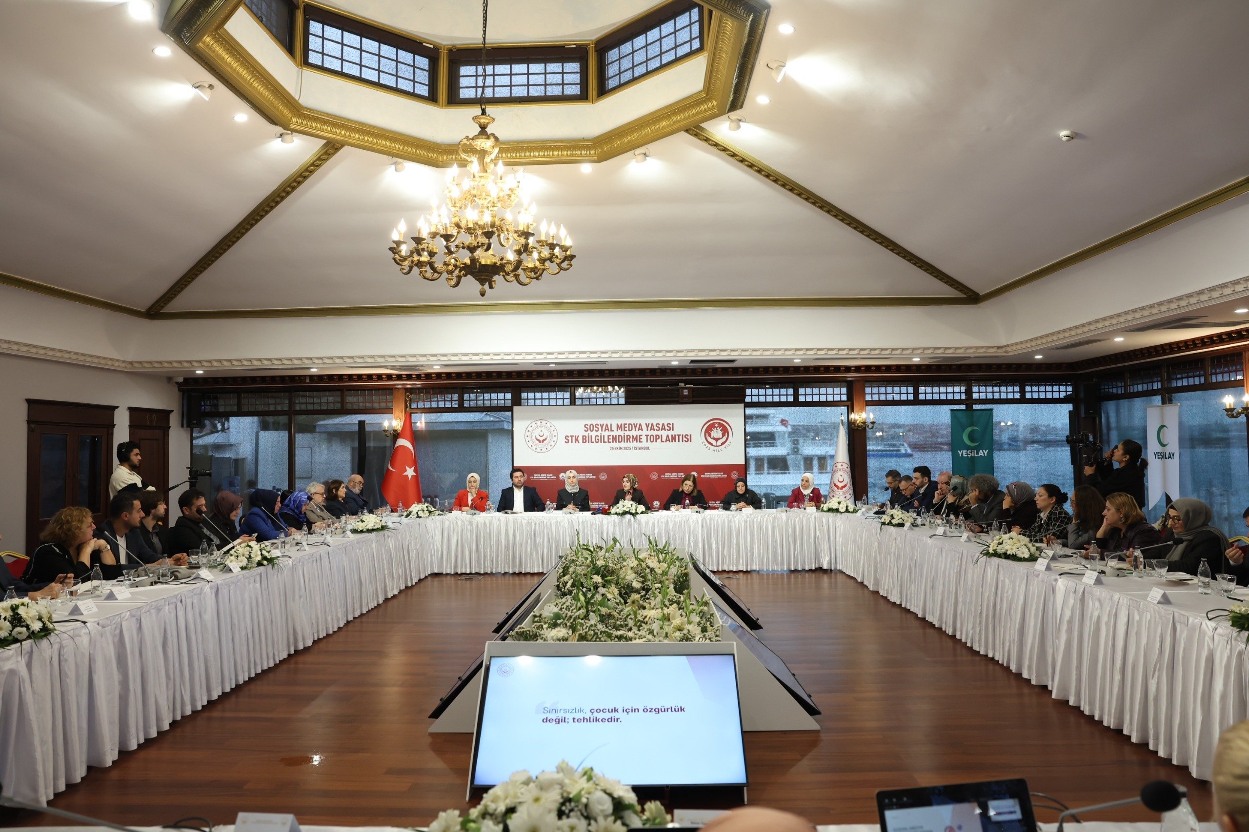 Sosyal Medya Yasası sunumu