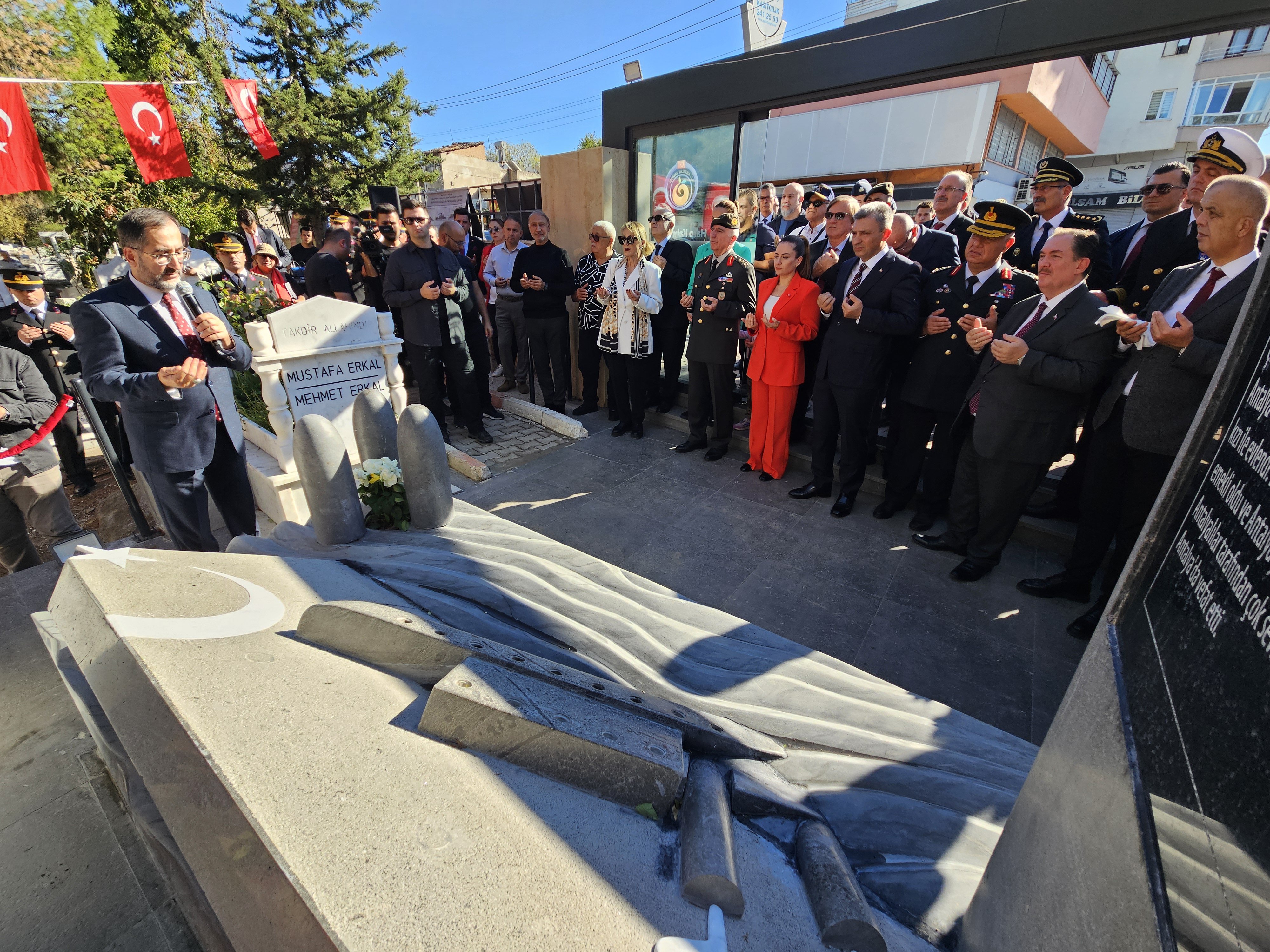 Mustafa Ertuğrul Aker tarihi başarıları