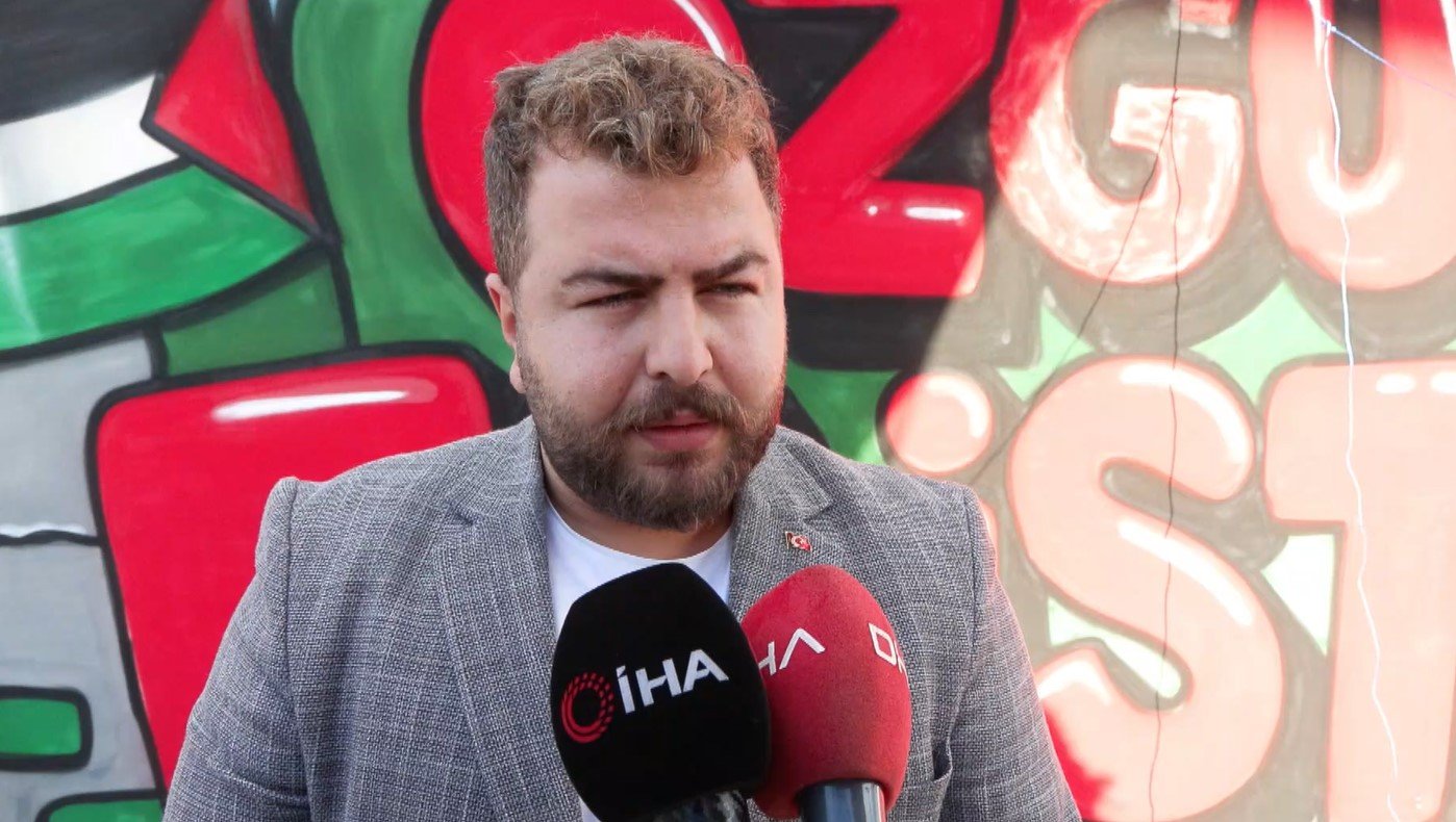 Filistin balonları gökyüzünde