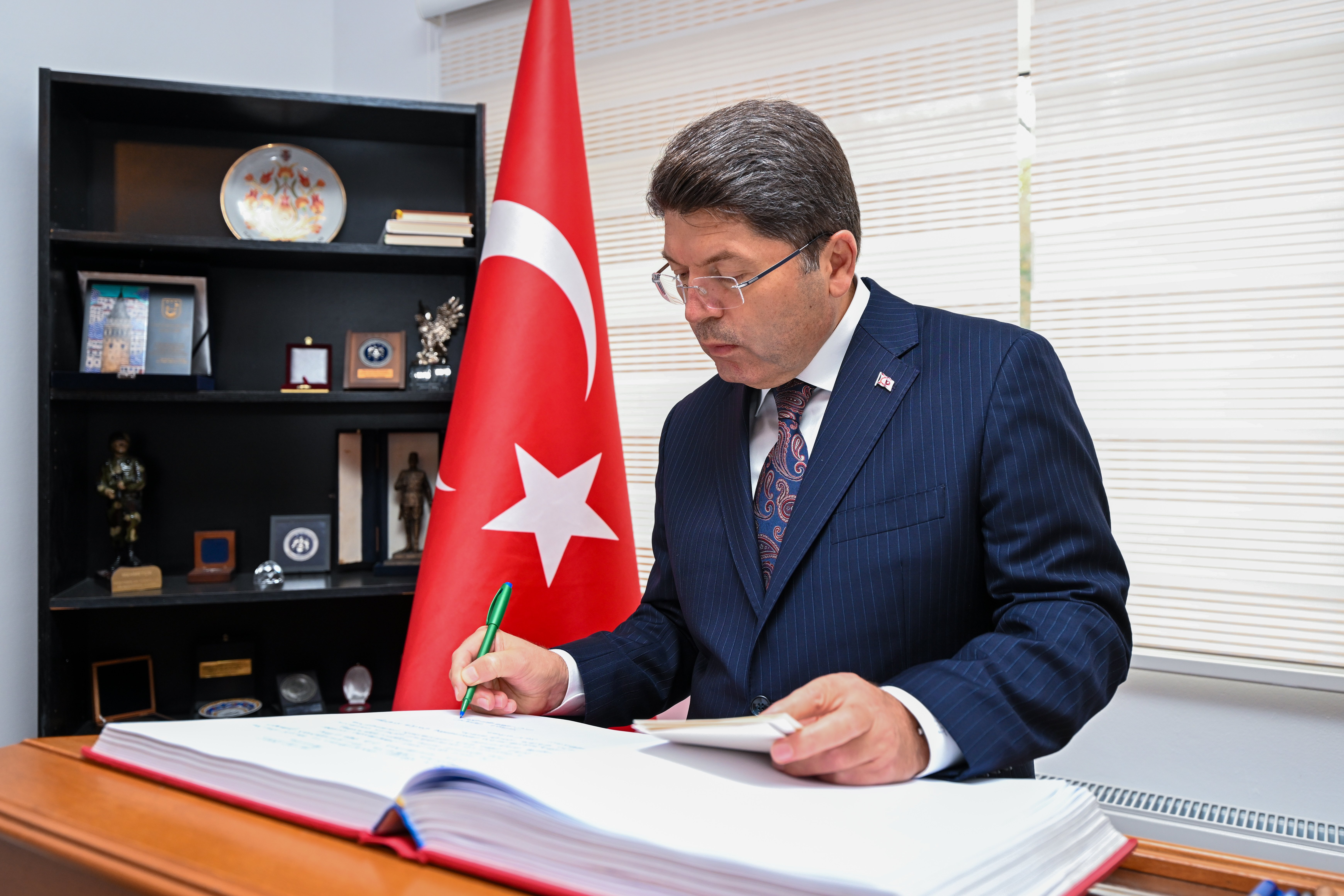 Bakan Tunç Bükreş Türk Şehitliği ziyareti