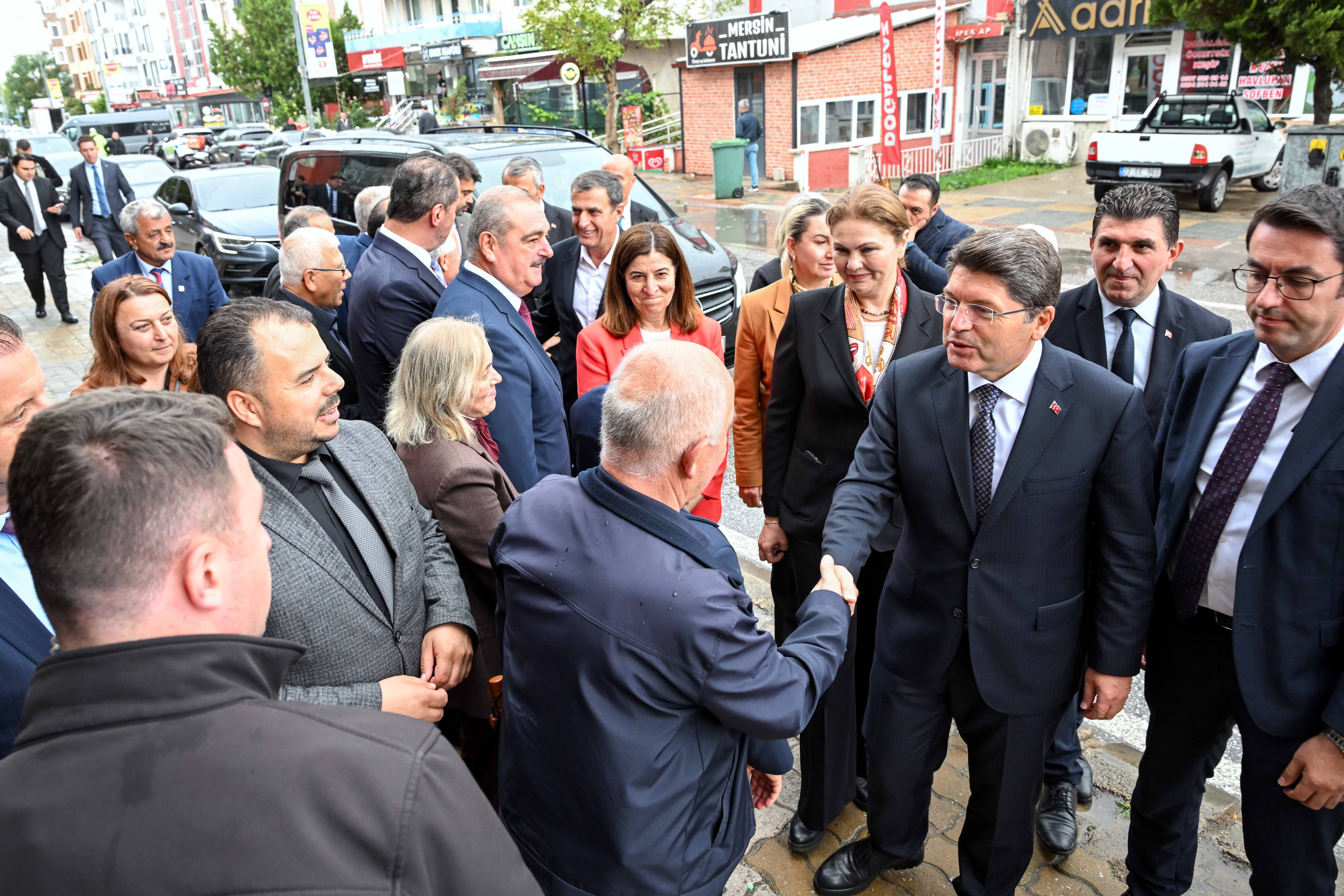 Bakan Yılmaz Tunç AK Parti ziyareti
