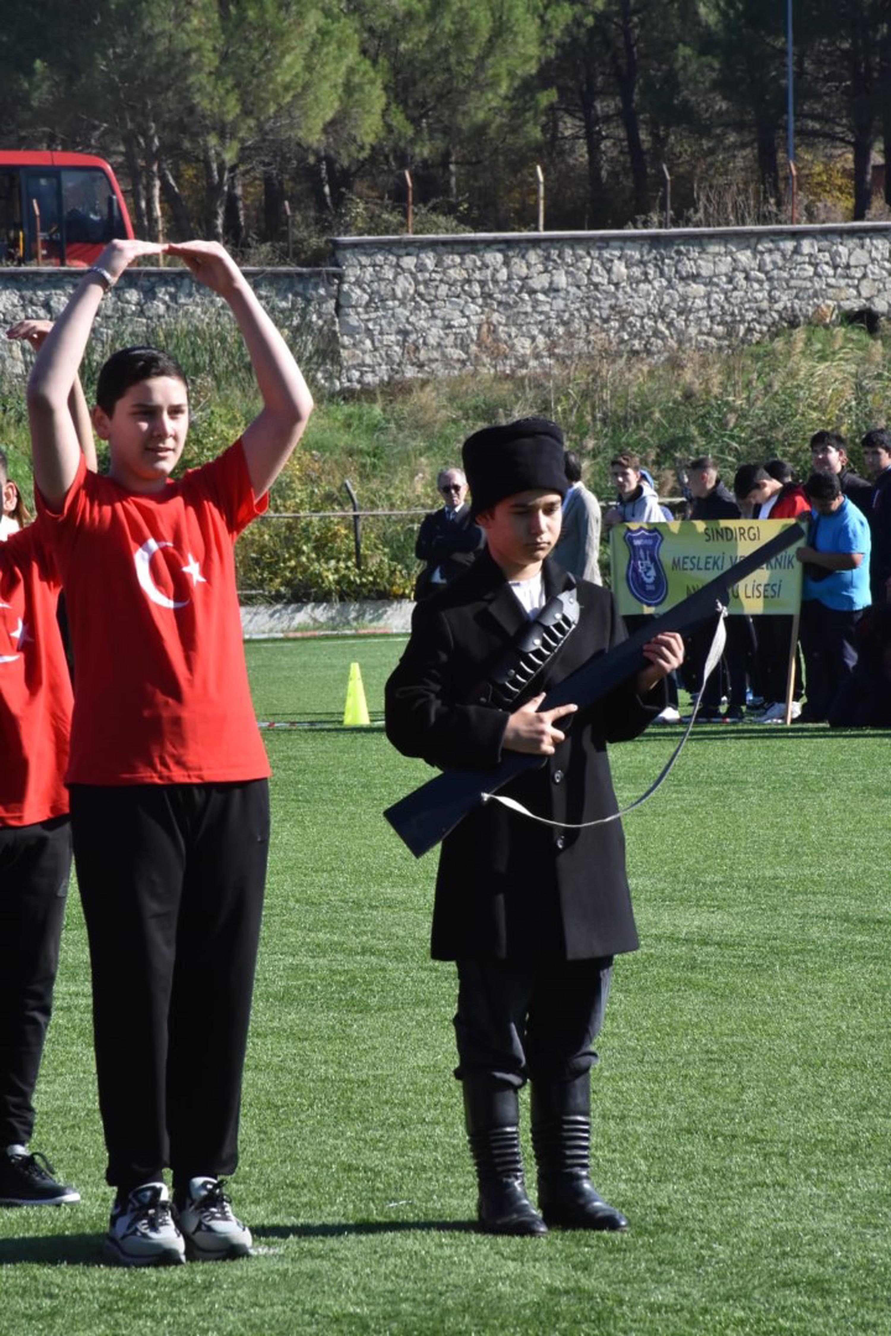 Sındırgı öğrencileri Cumhuriyet gösterisi