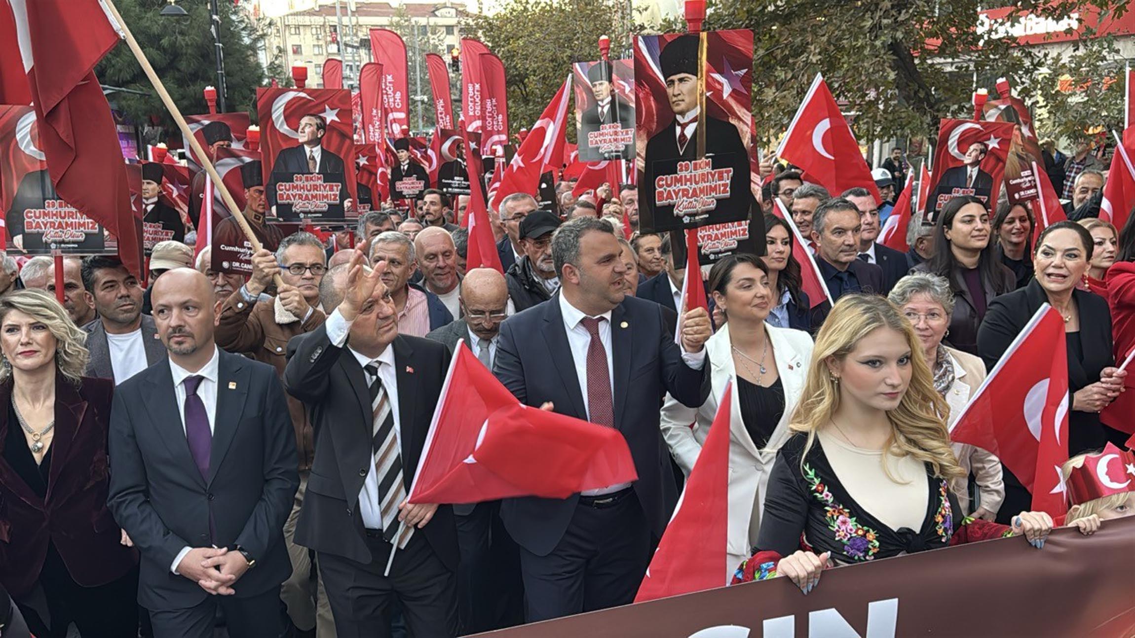 Tekirdağ polisleri 100 metrelik Türk bayrağı