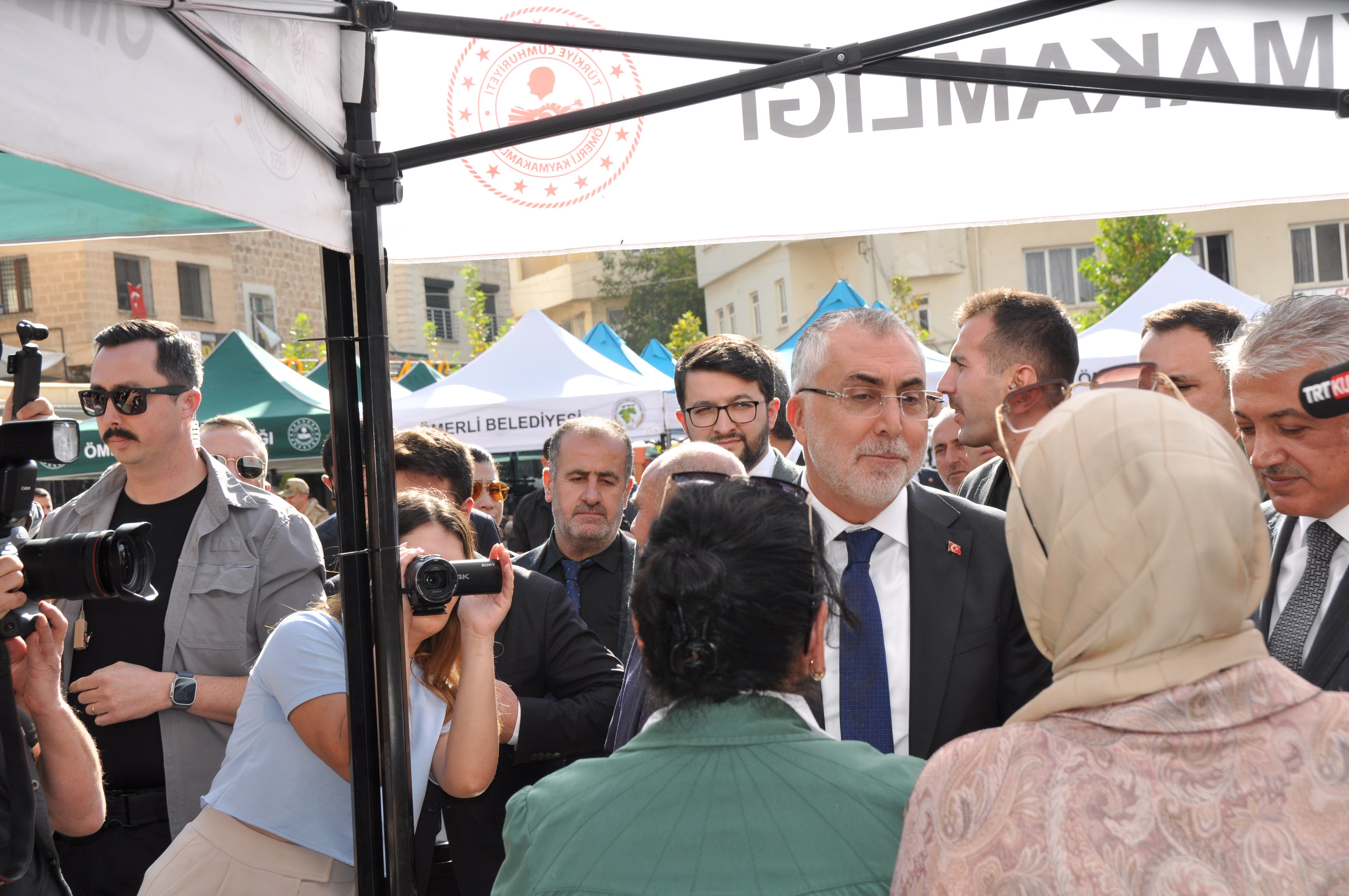 Bakan Işıkhan Vatandaşlarla