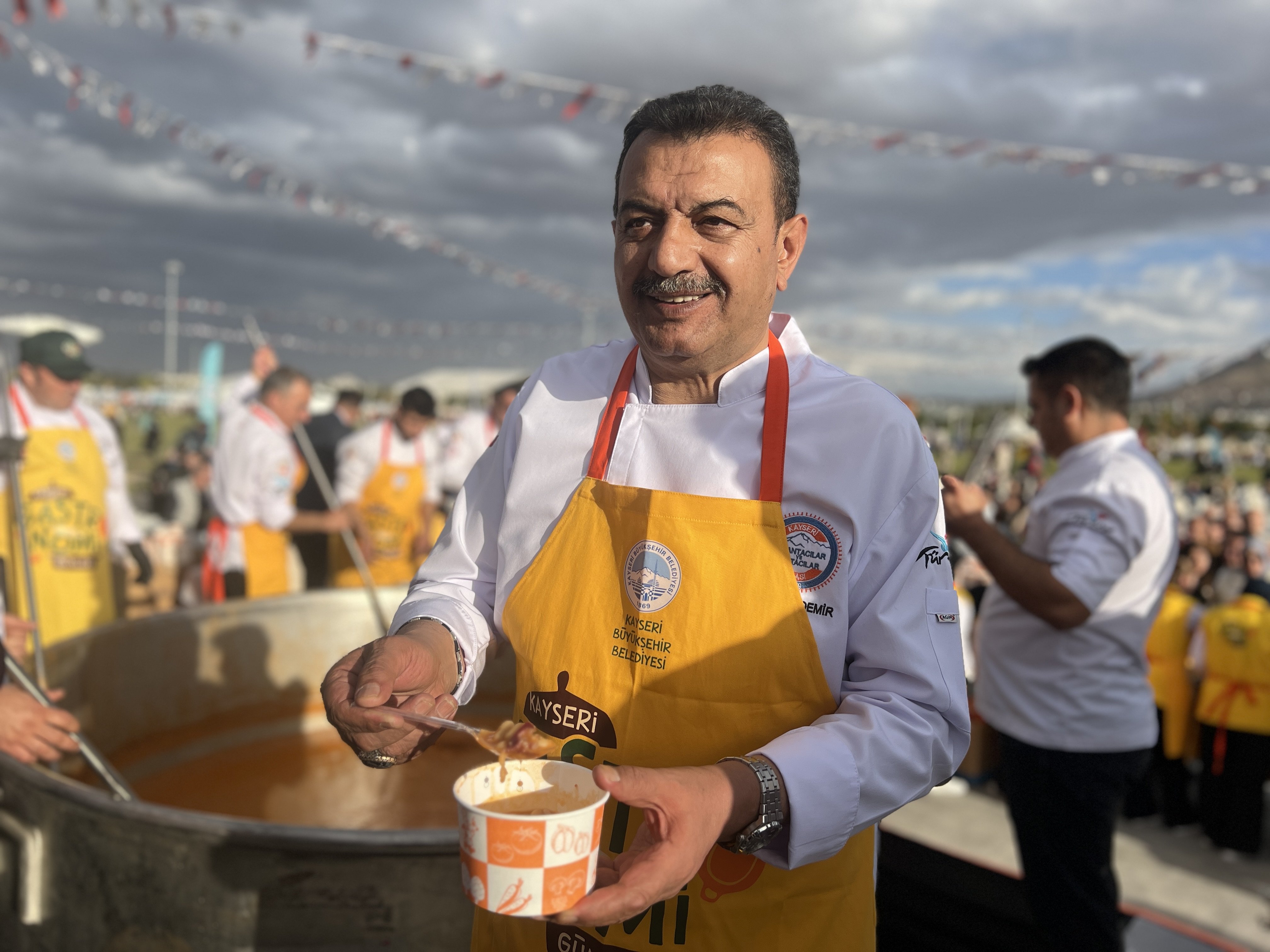 Pastırmalı fasulye ikramı