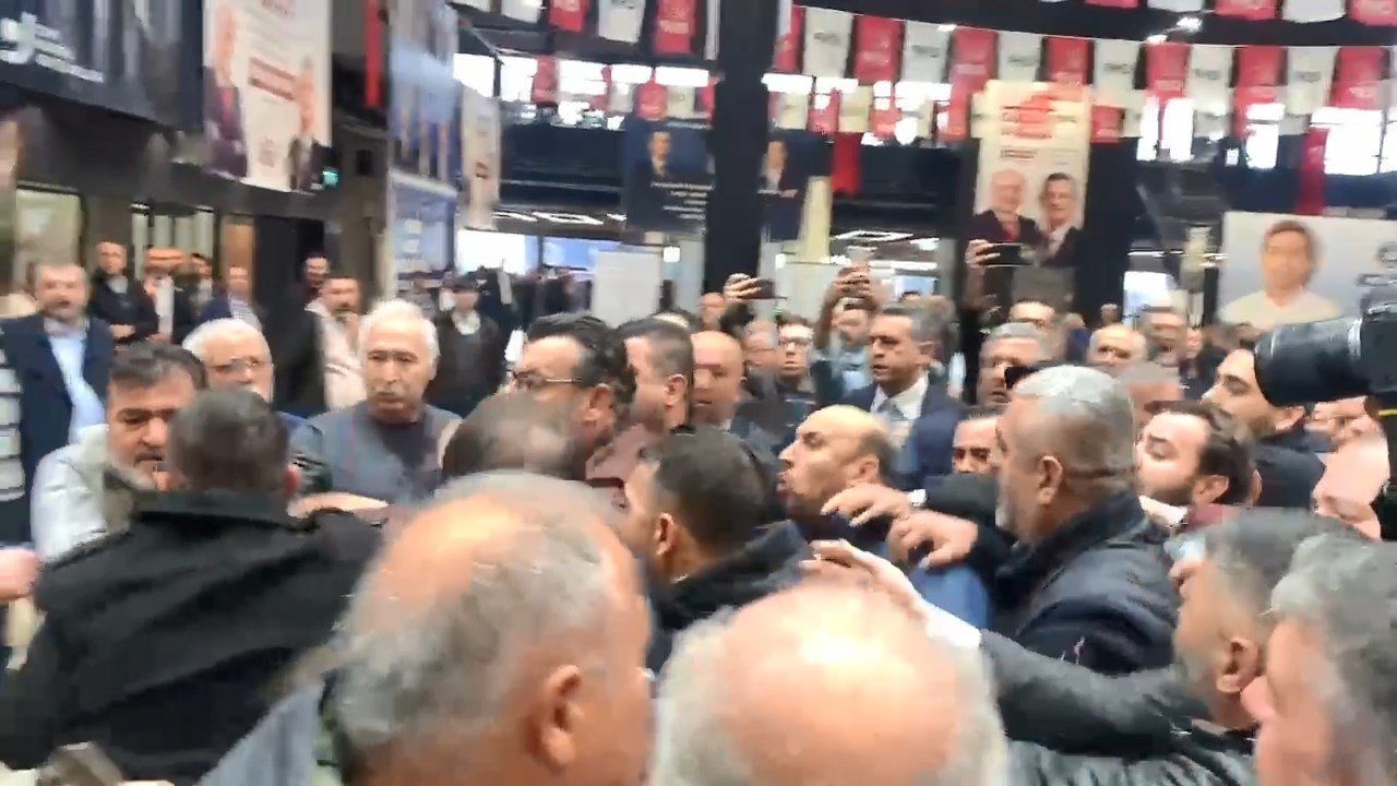 CHP Kongresi Gerginlik