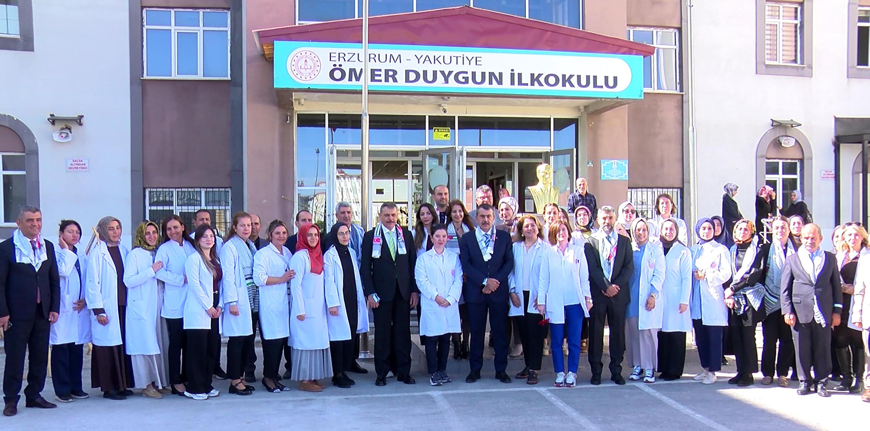 Bakan Tekin Öğrencilerle