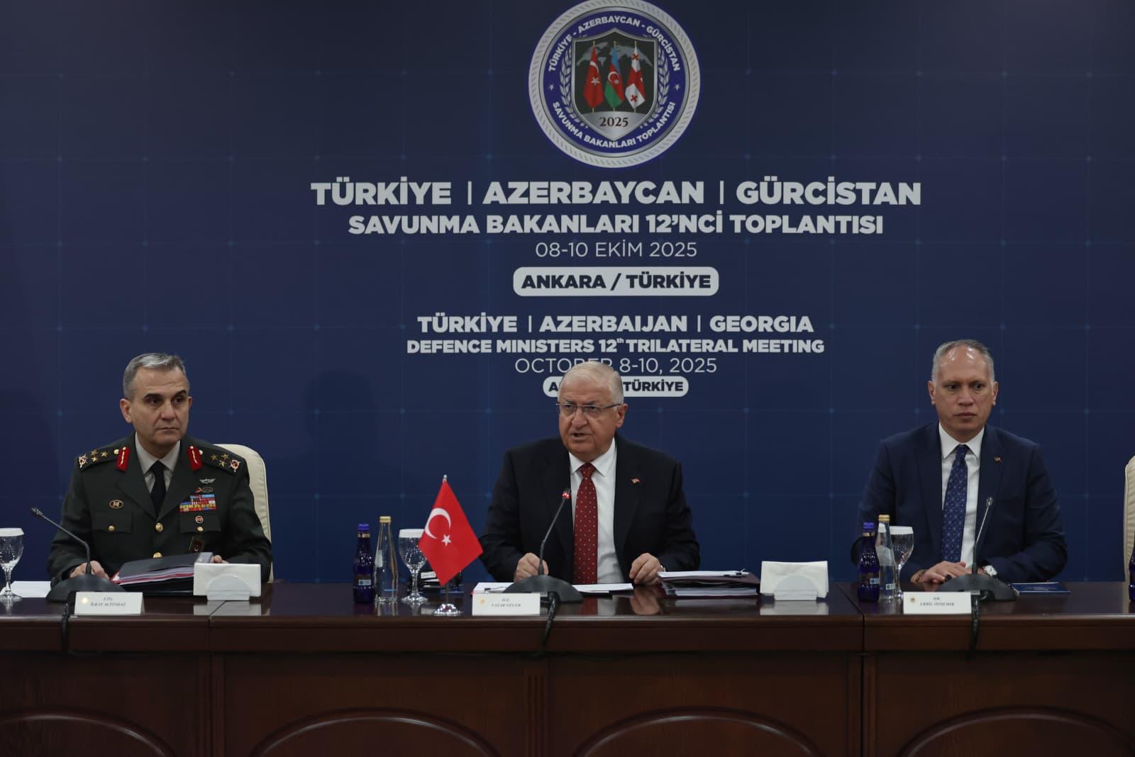 Üçlü Savunma Bakanları basın toplantısı