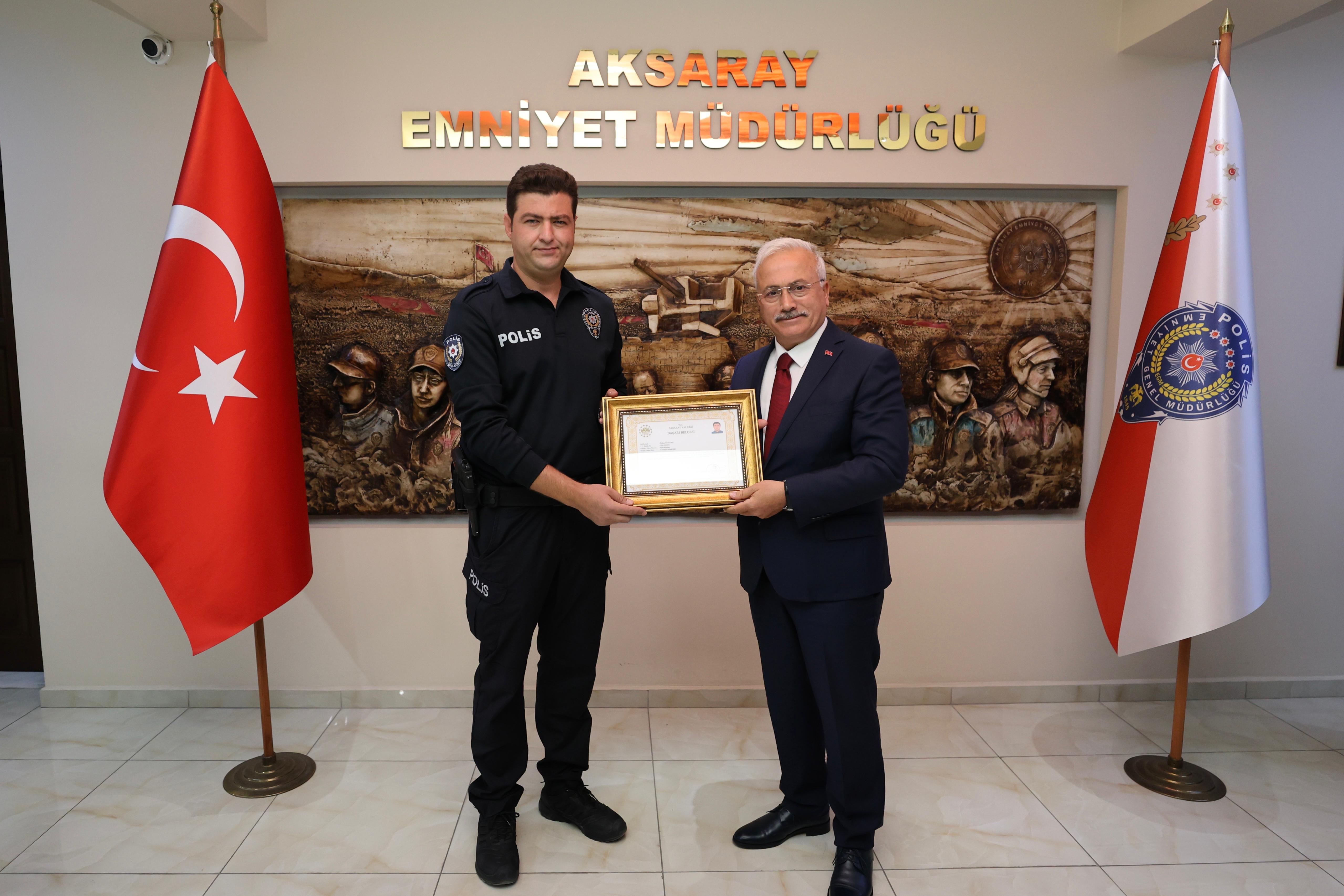 Aksaray Valisi polis ekipleriyle