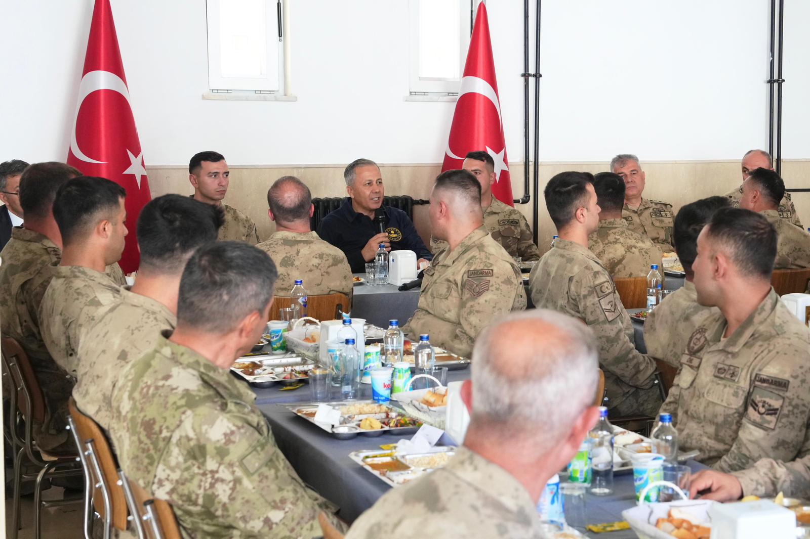 Bakan Yerlikaya sınır güvenliği toplantısı