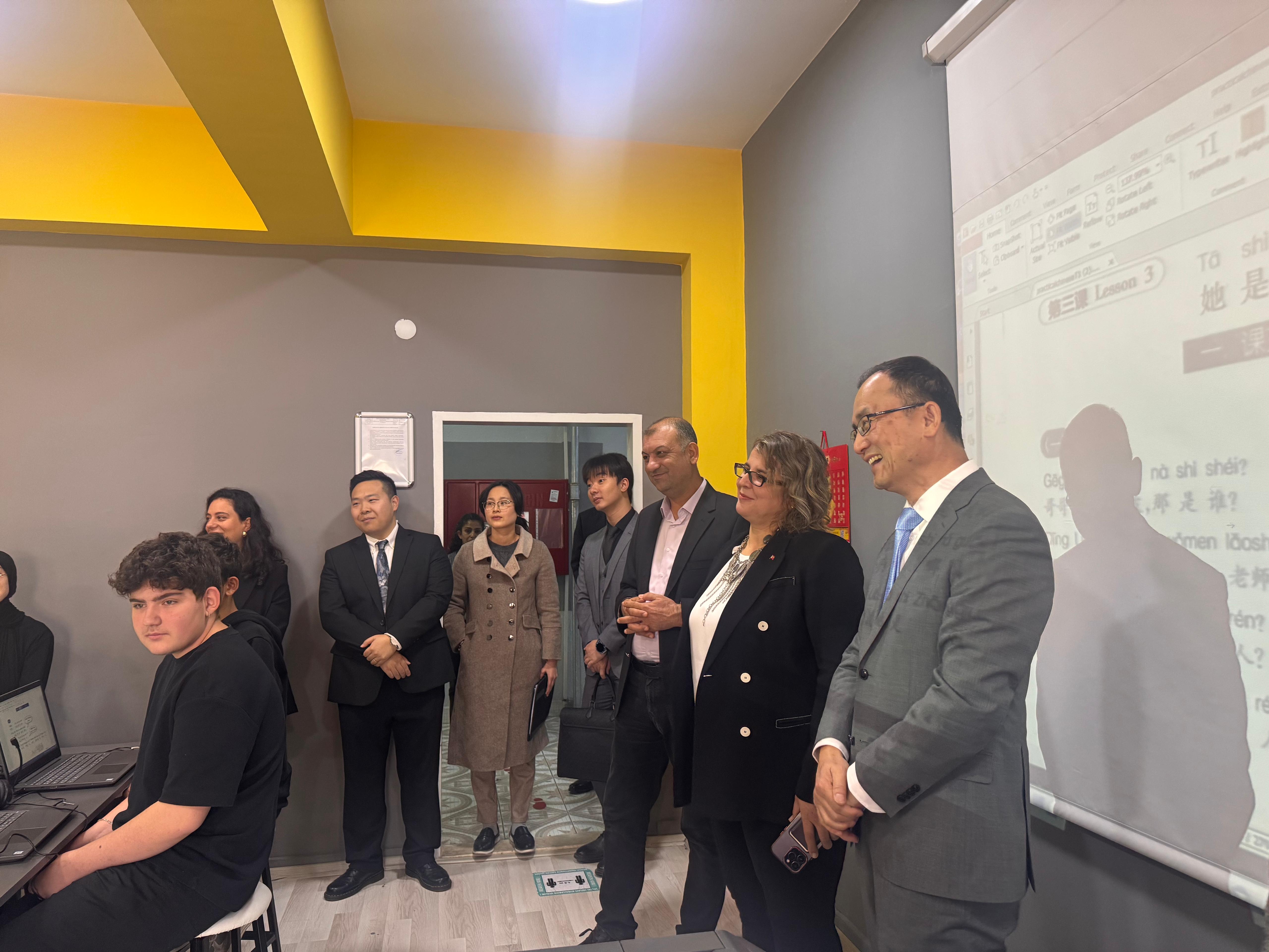 Çin Büyükelçisi öğrenci etkileşimi