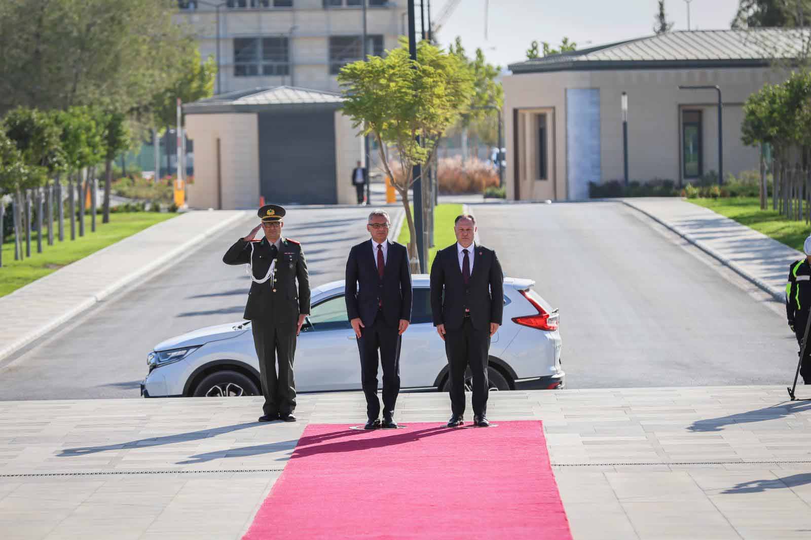 Tufan Erhürman meclise giriş