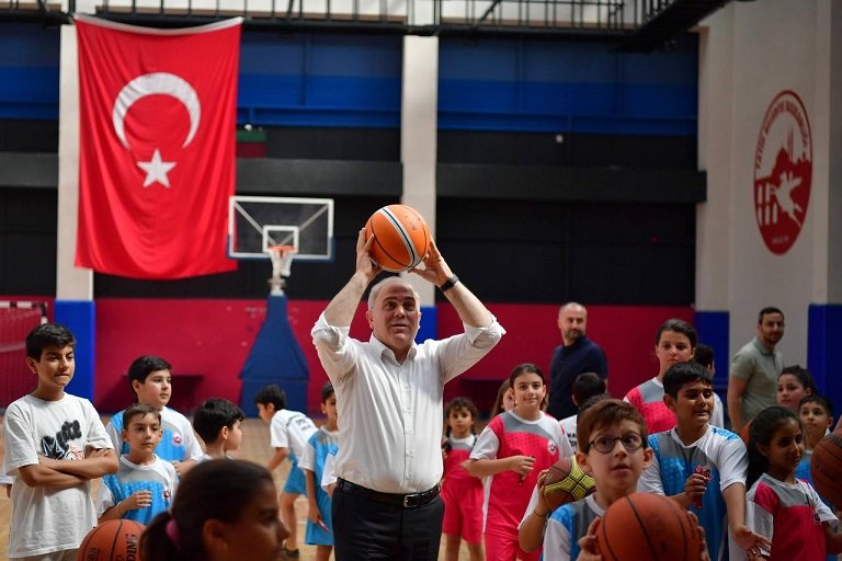 Fatih Belediye Başkanı M. Ergün Turan