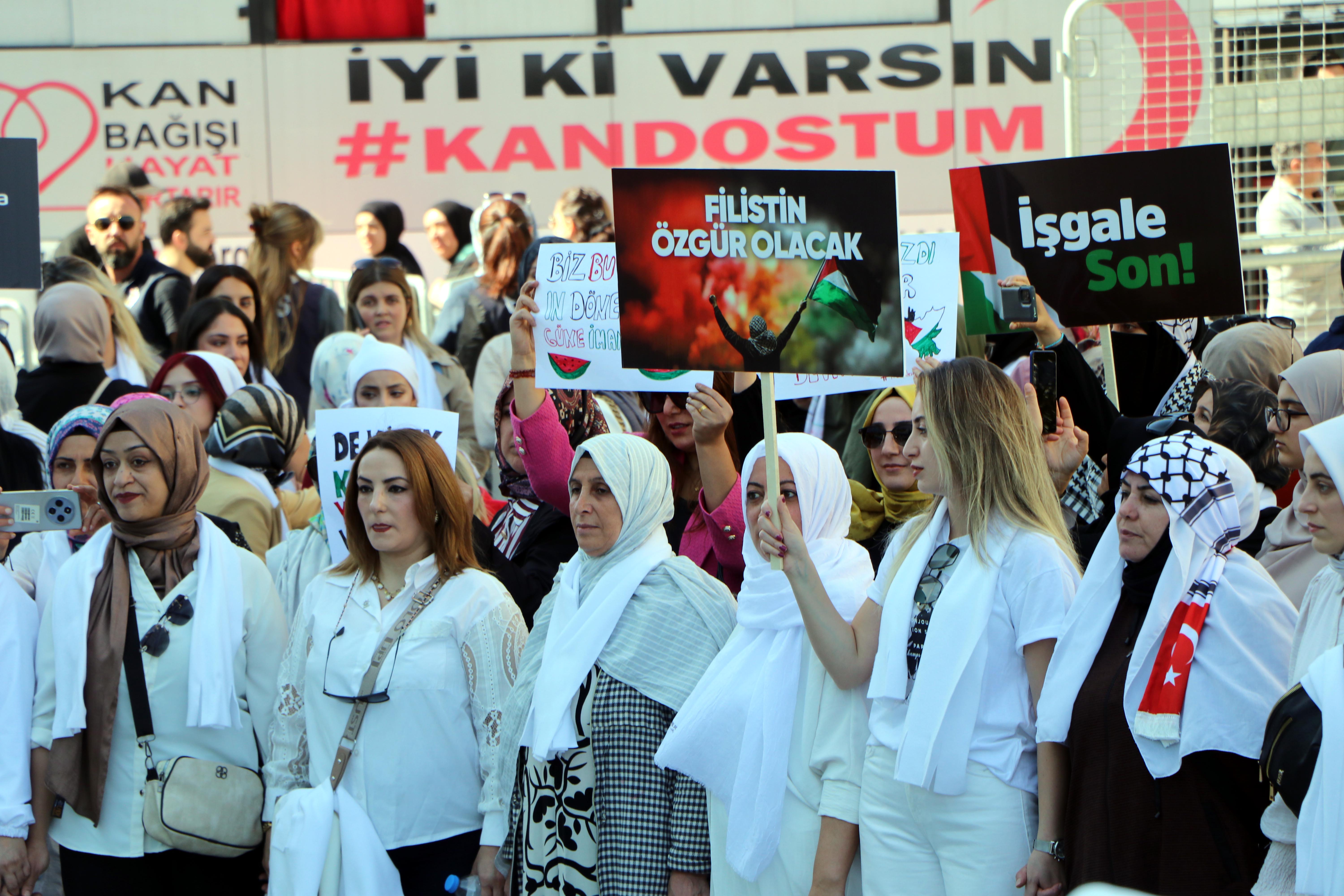 AK Parti Van Kadın Kolları Gazze yürüyüşü