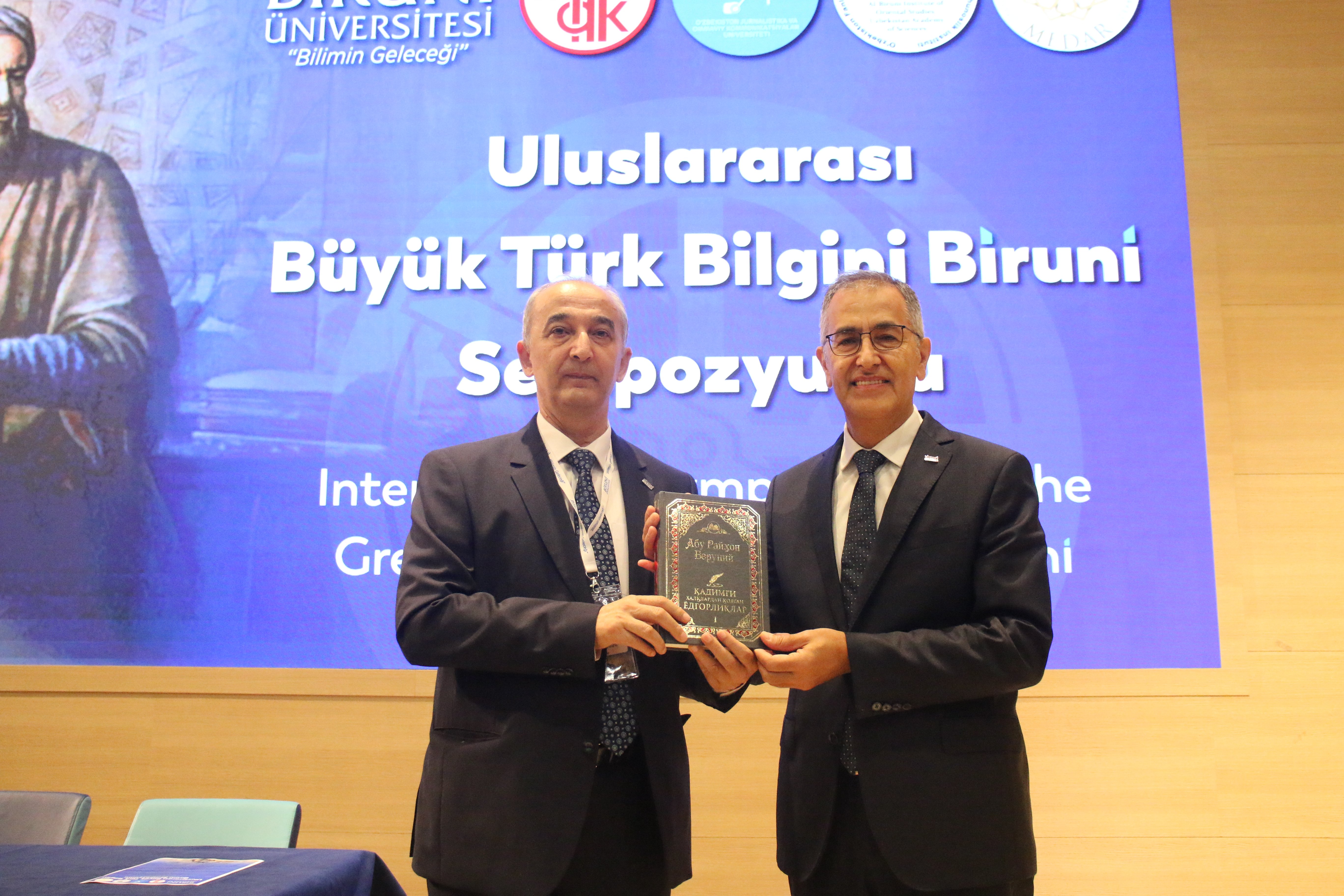 Akademisyenler
