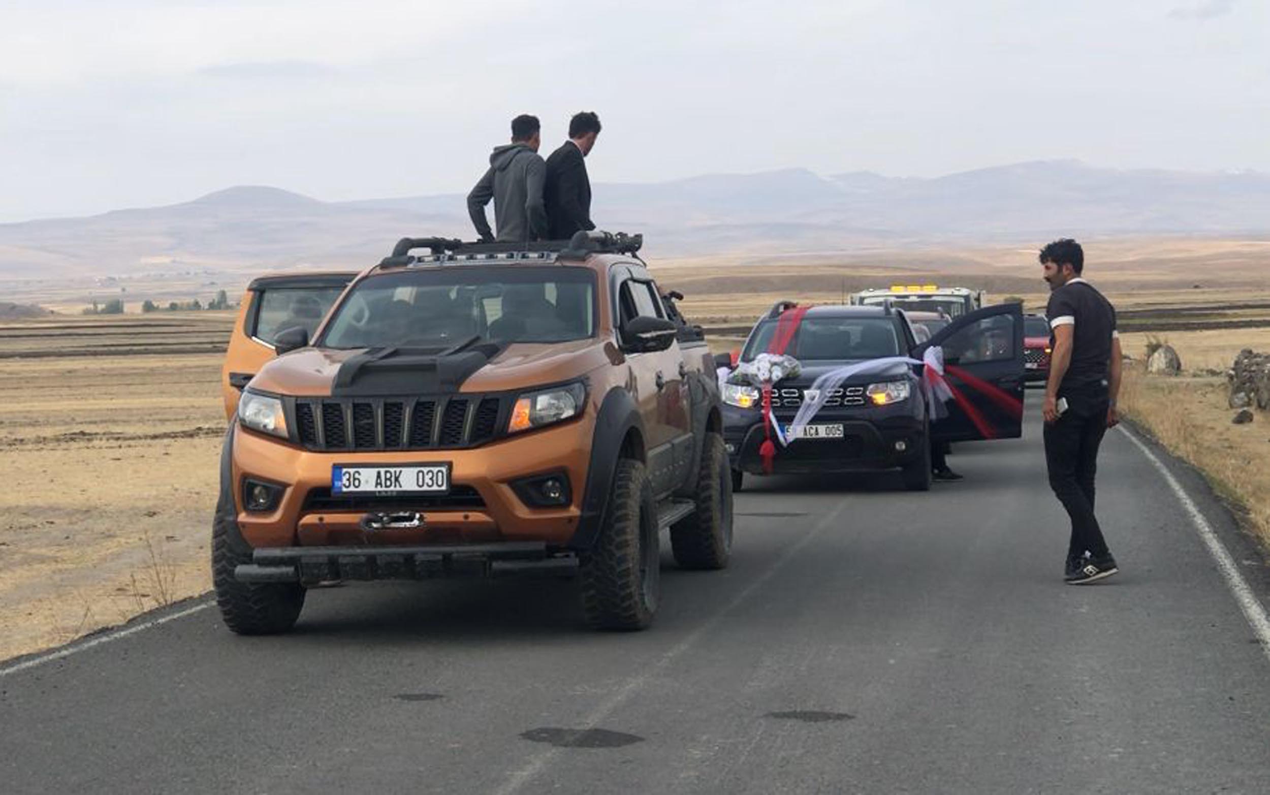 Muhtar düğün konvoyu oyun