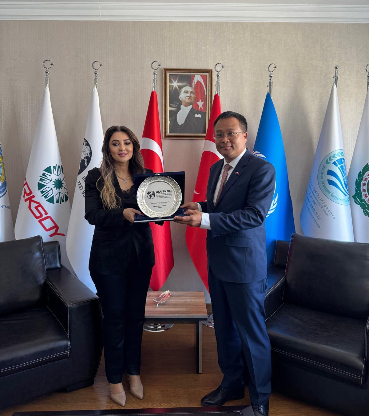 Kamboçya Büyükelçisi Sok Chea ULUSKON Başkanı Nezaket Emine Atasoy