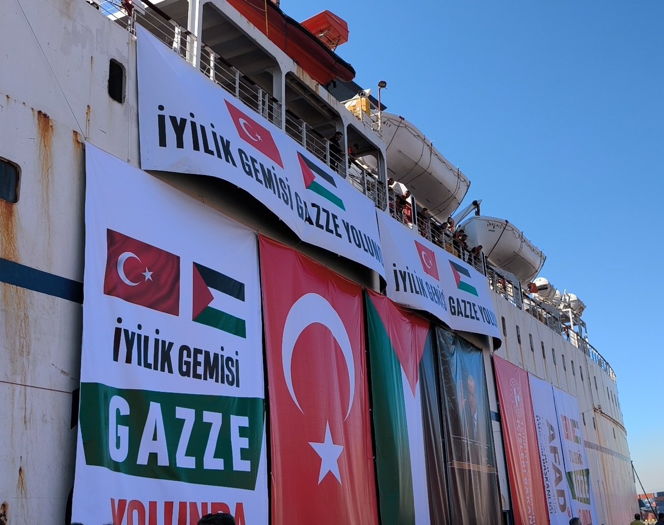 İyilik Gemisi Tören