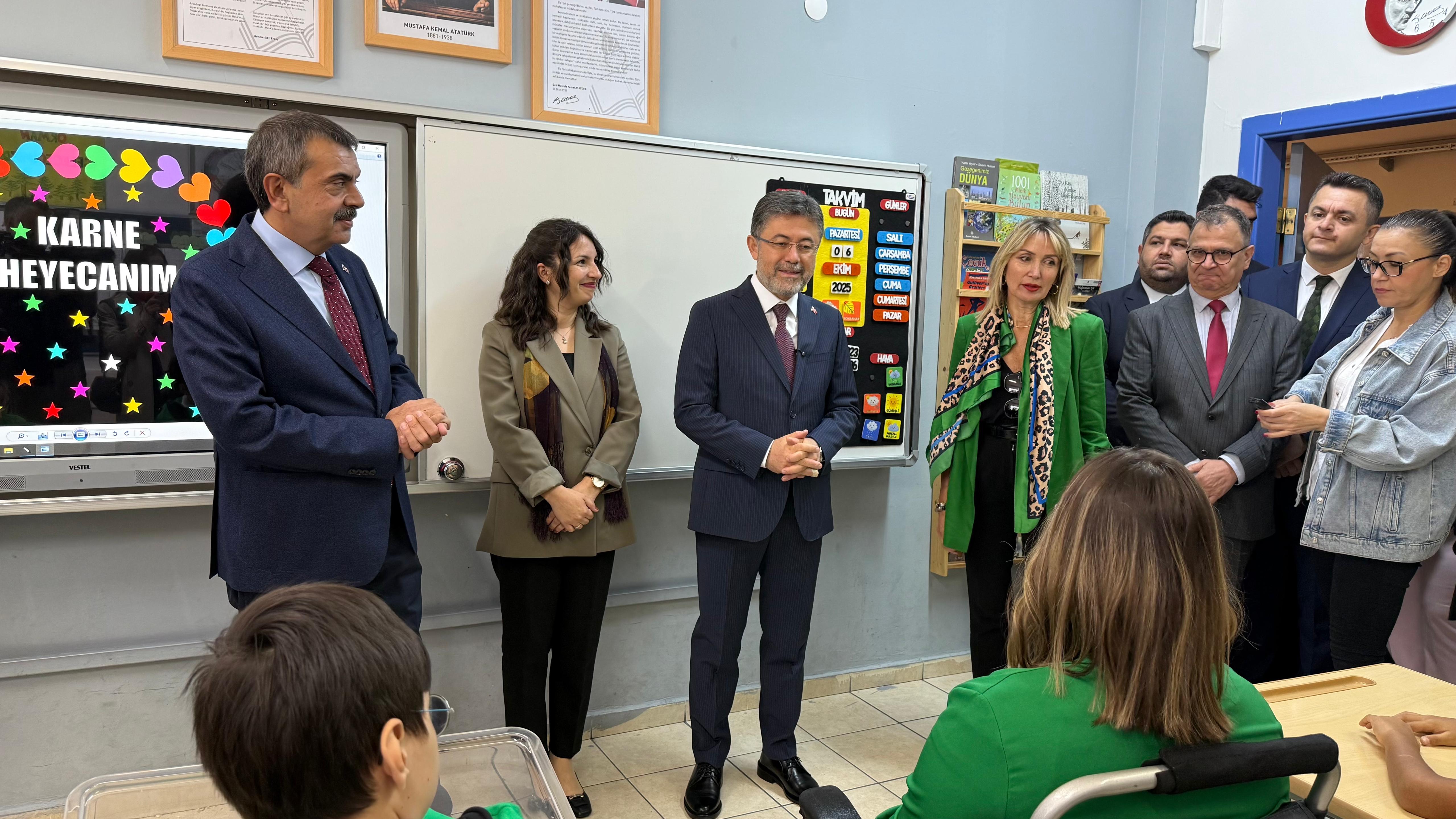 Bakan Yumaklı konuşma yapıyor