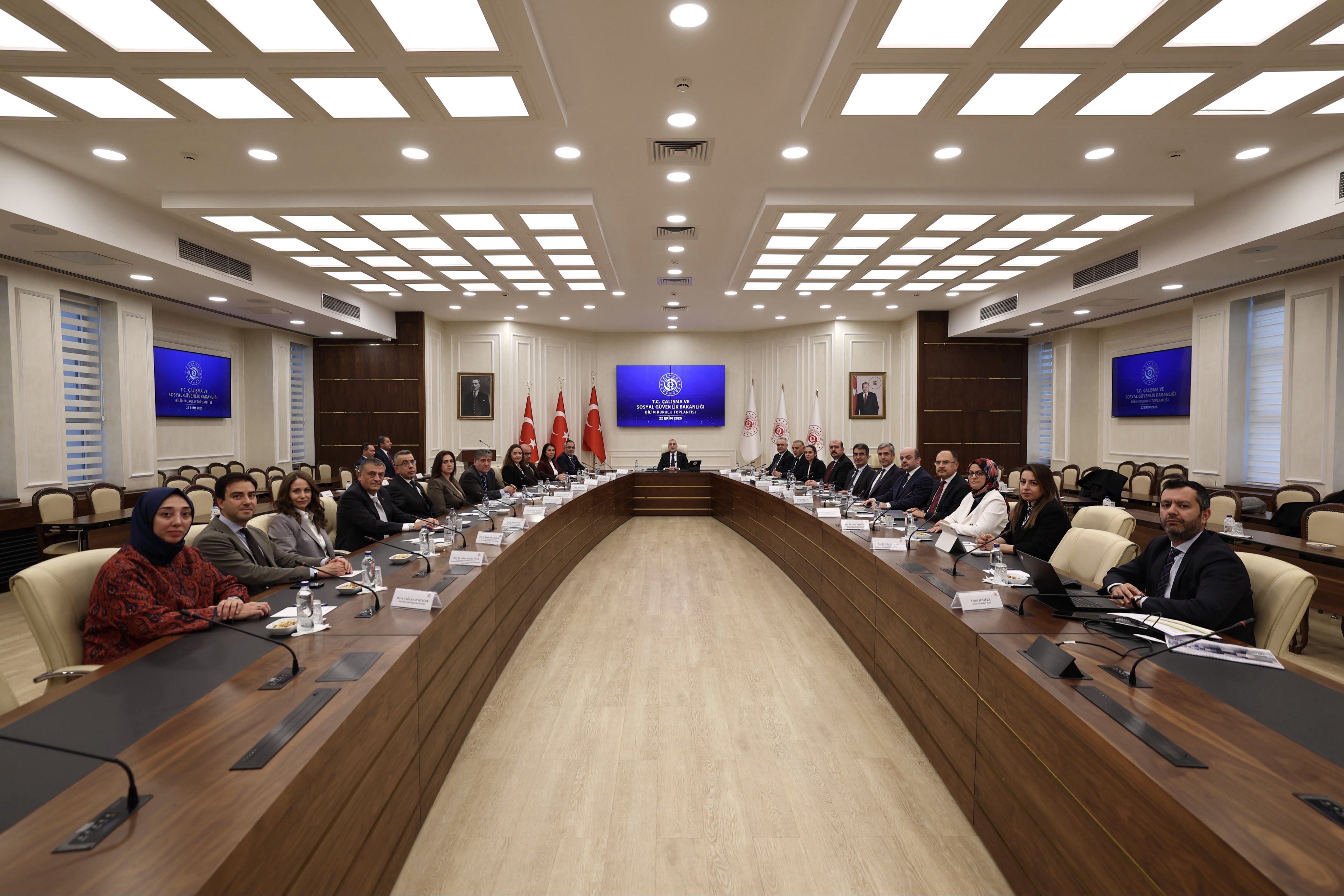 Vedat Işıkhan Bilim Kurulu Toplantısı