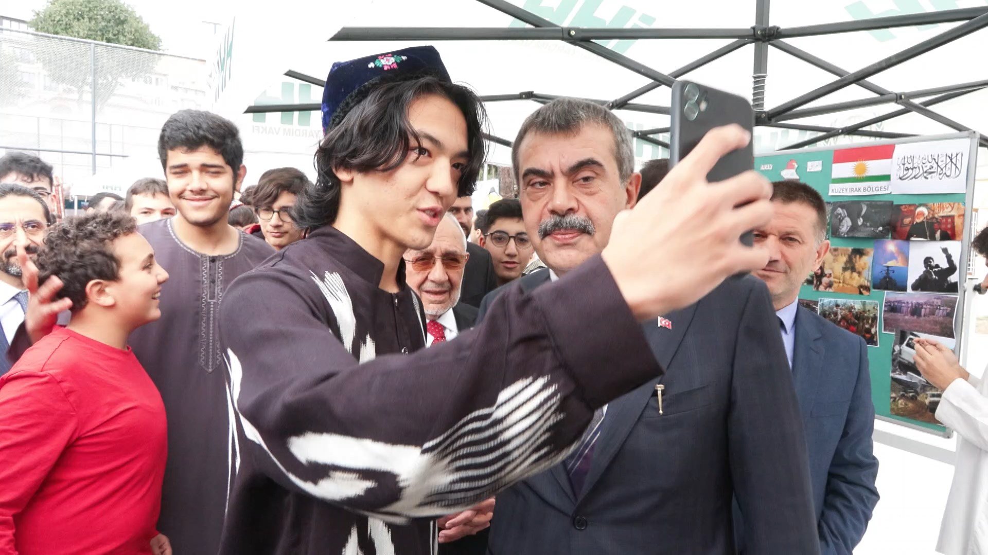 Bakan Tekin konuşma yaparken