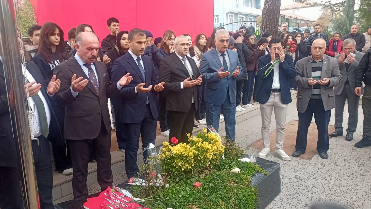 Şehit Öğretmen Aybüke Yalçın Mezarı Başında Anma