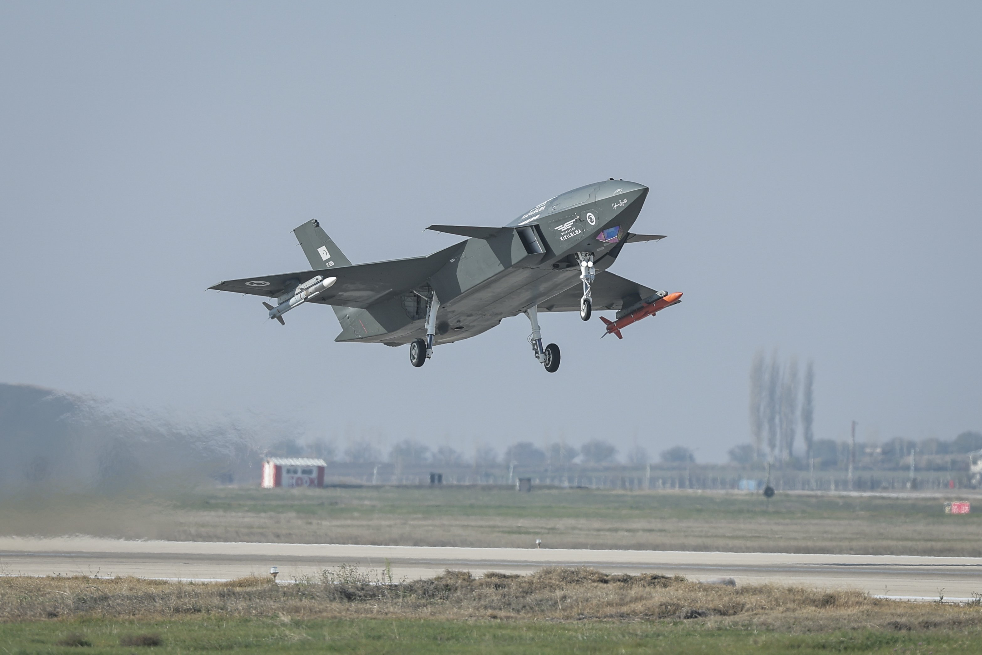 Bayraktar KIZILELMA teknik özellikleri