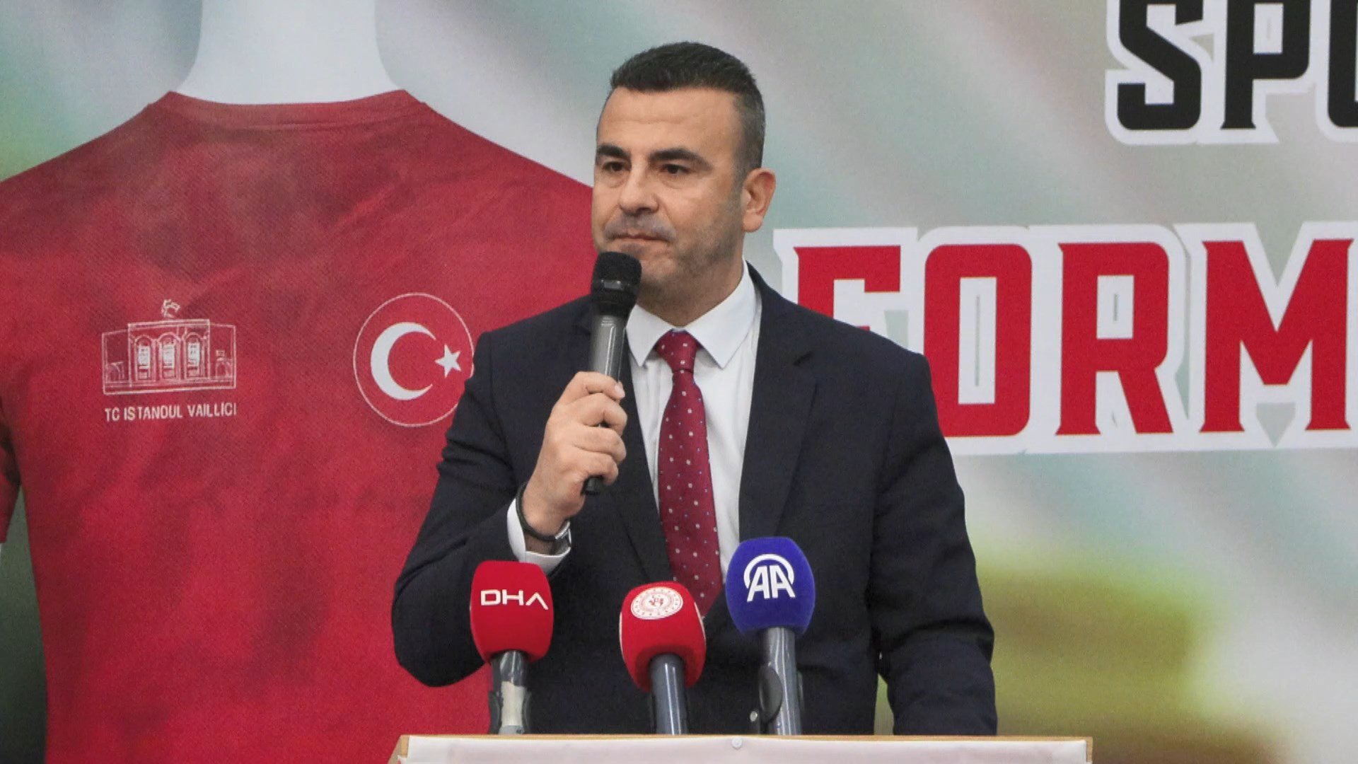 İstanbul Valisi Davut Gül öğrencilerle