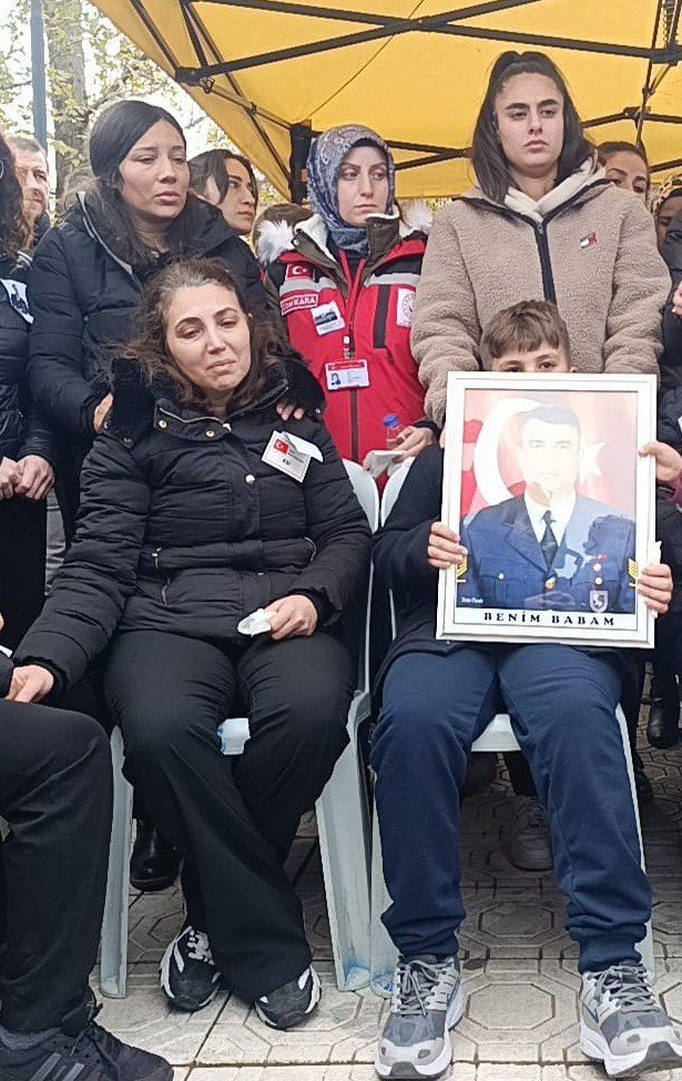 Şehit ailesi vedalaşma