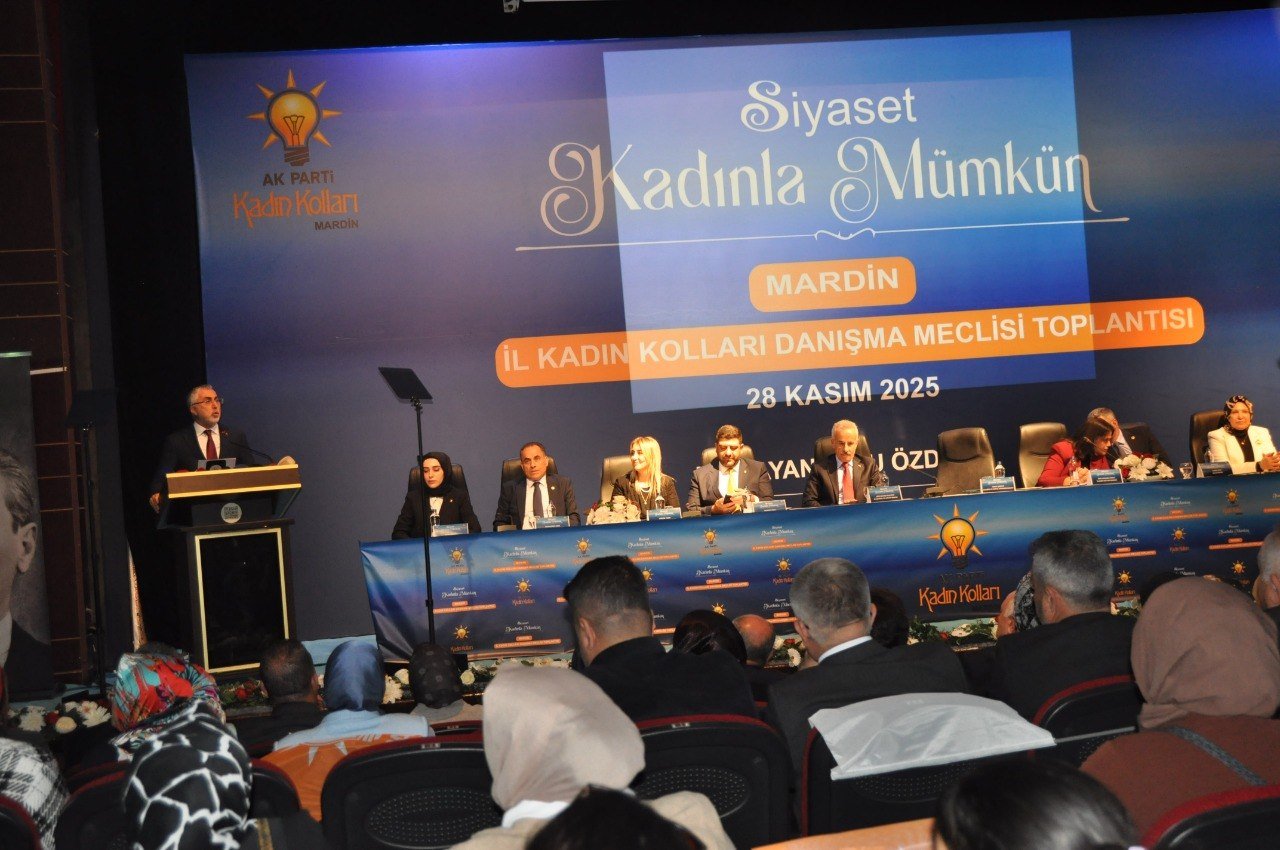 AK Parti Mardin toplantısı katılımcıları