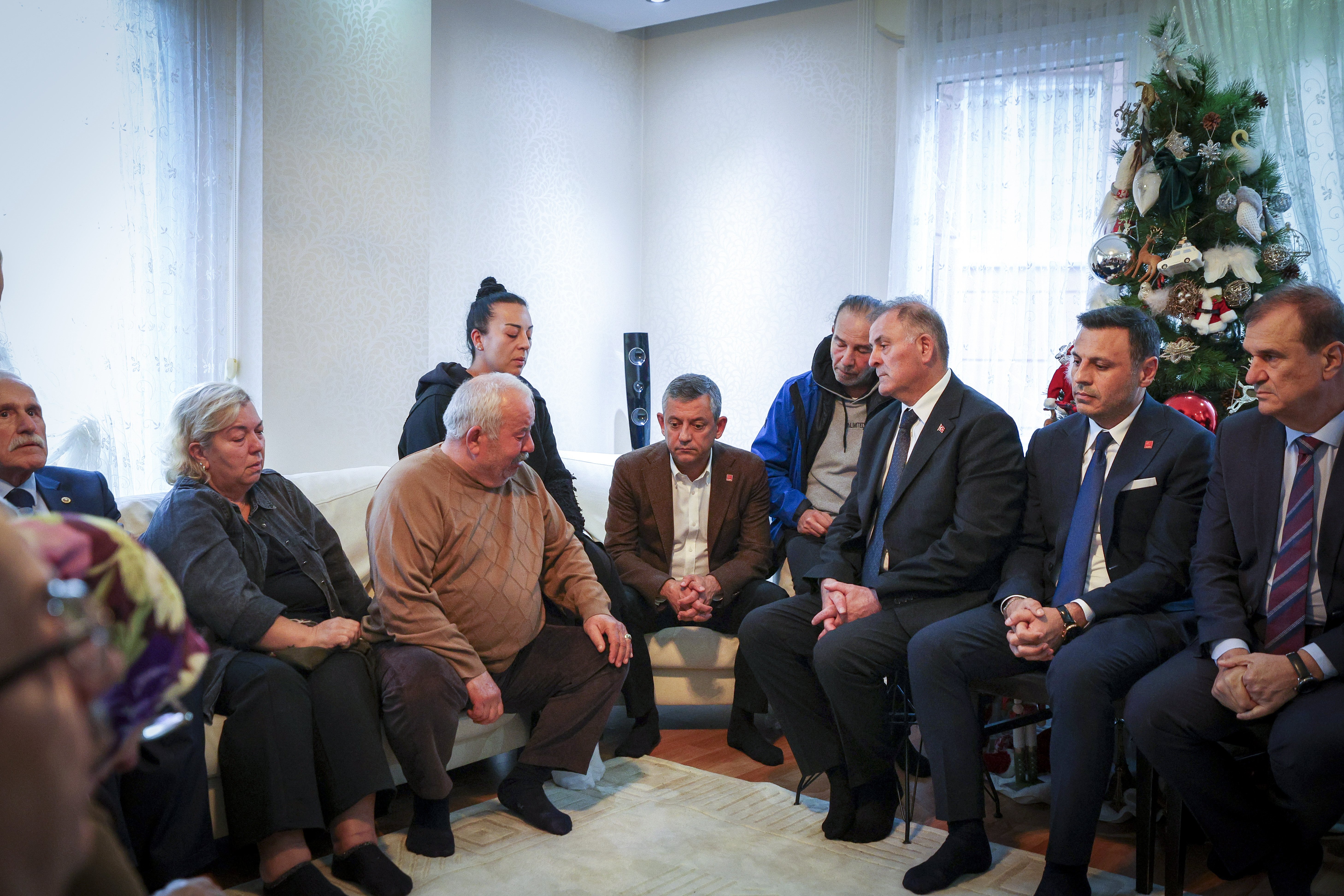 Özgür Özel Şehit Ailesi Ziyareti