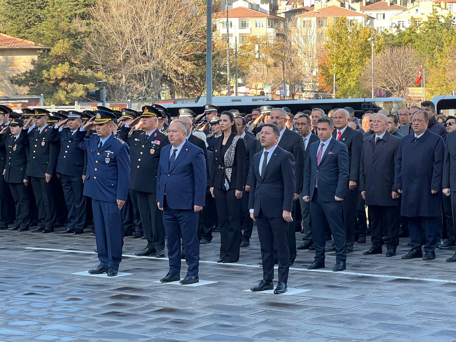 10 Kasım saygı duruşu