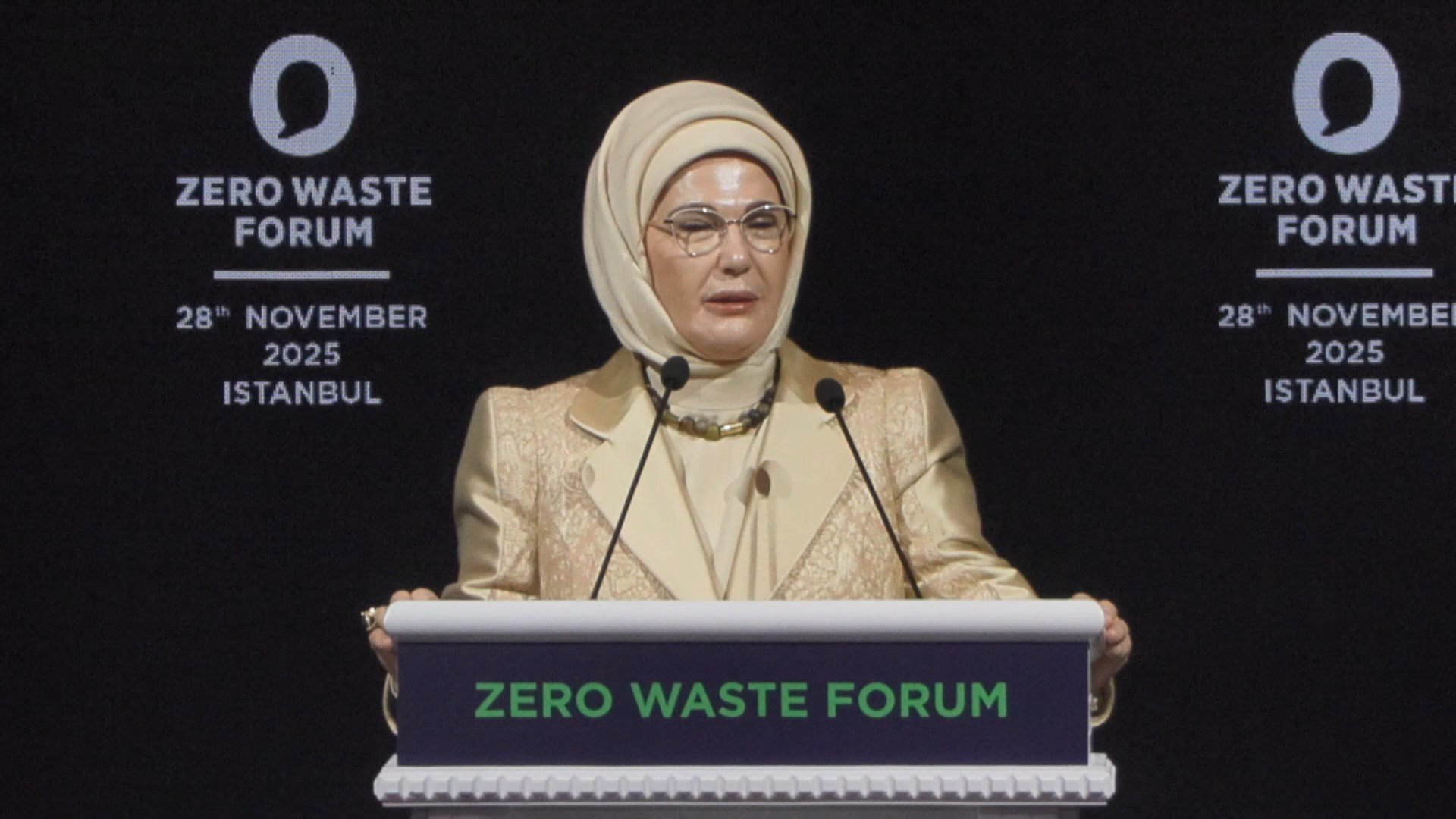 Emine Erdoğan konuşma yapıyor