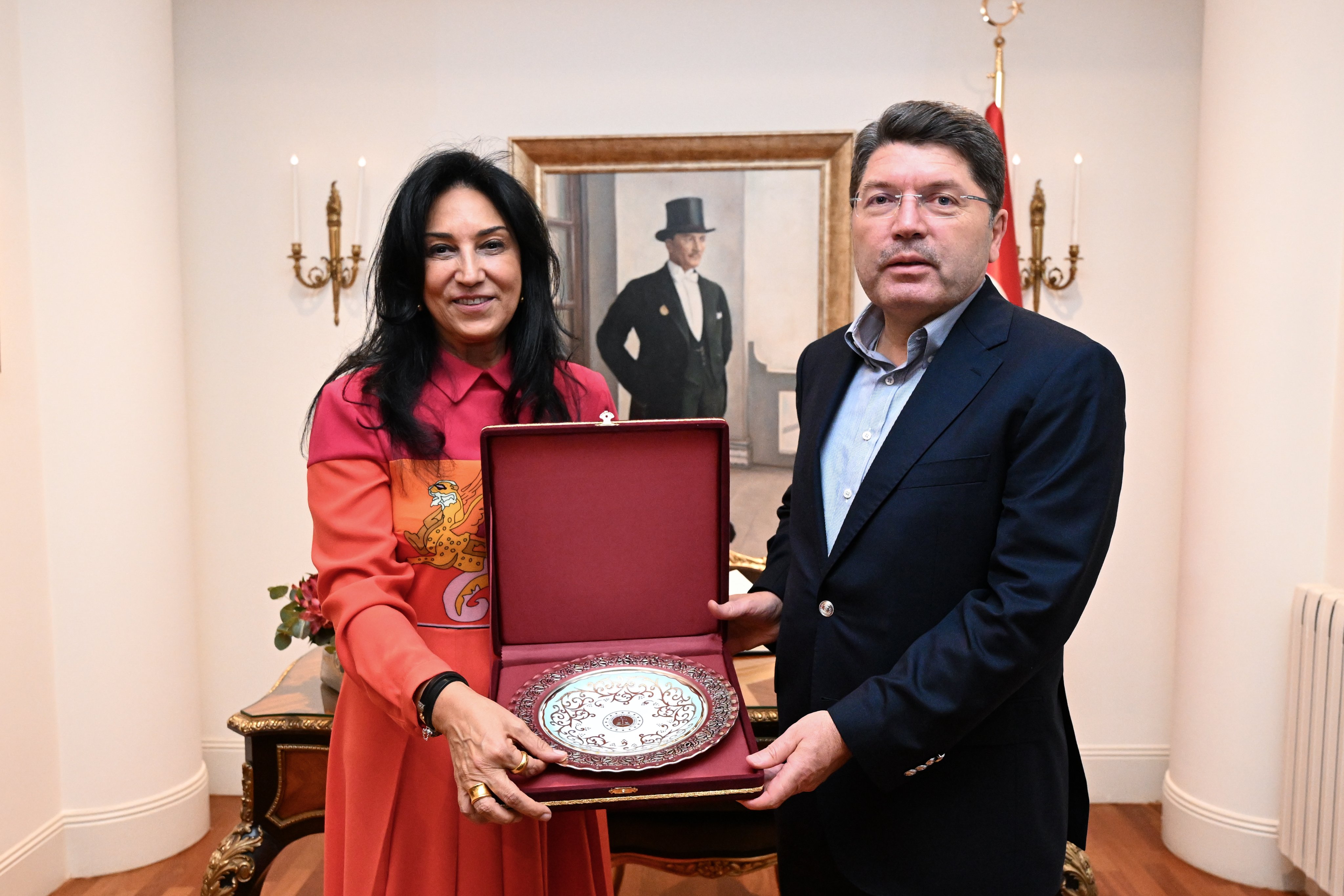 Yılmaz Tunç Madrid Büyükelçiliği